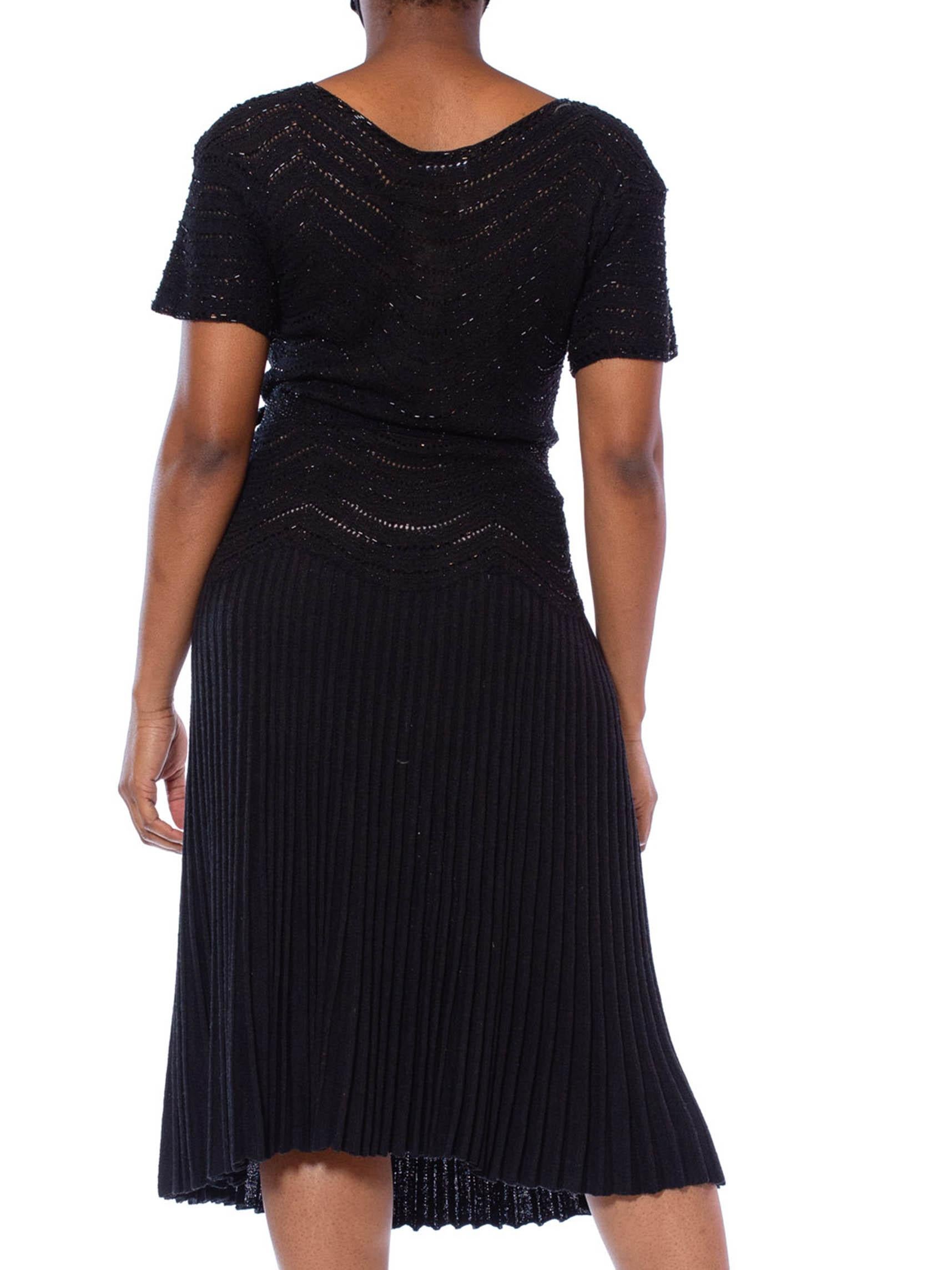 Schwarzes, perlenbesetztes Wiggle-Kleid aus Viskose-Strick, 1950er Jahre im Angebot 4
