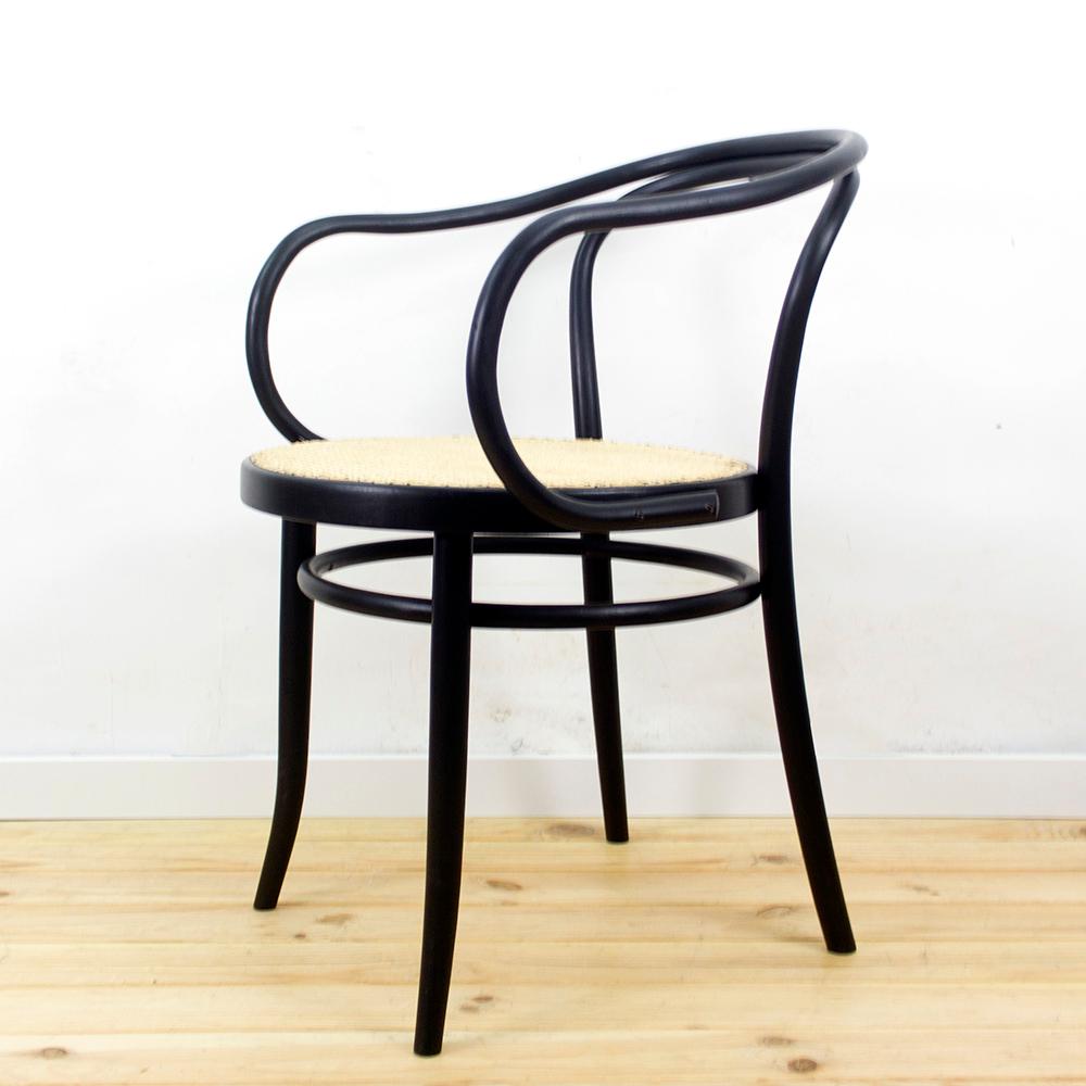 1950s Black Bentwood Armchair by Ton, Czechoslovakia In Excellent Condition For Sale In Barcelona, Barcelona