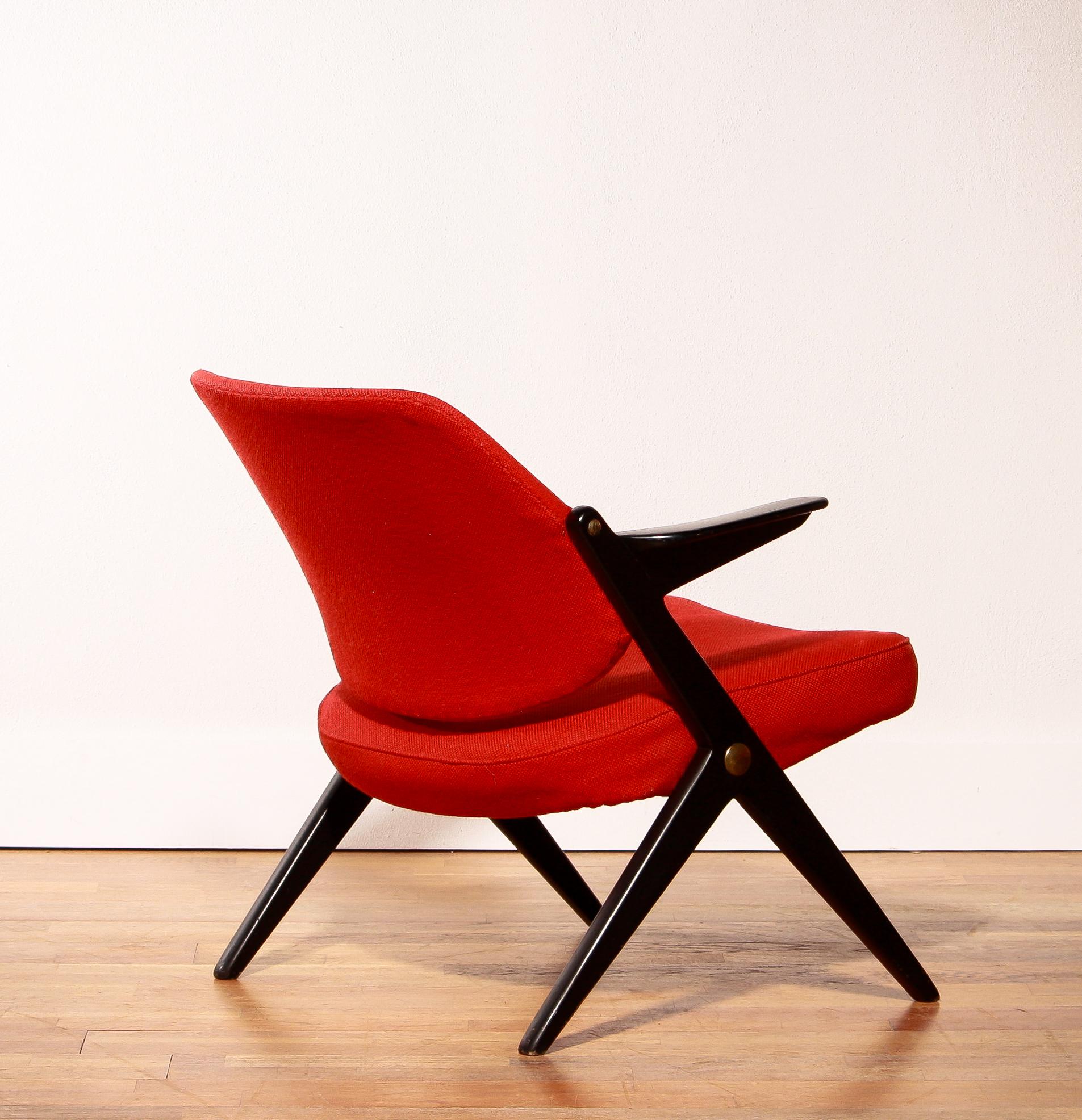 1950s, Black Birch Red Wool Lounge Chair by Bengt Ruda for Nordiska Kompaniet In Good Condition In Silvolde, Gelderland