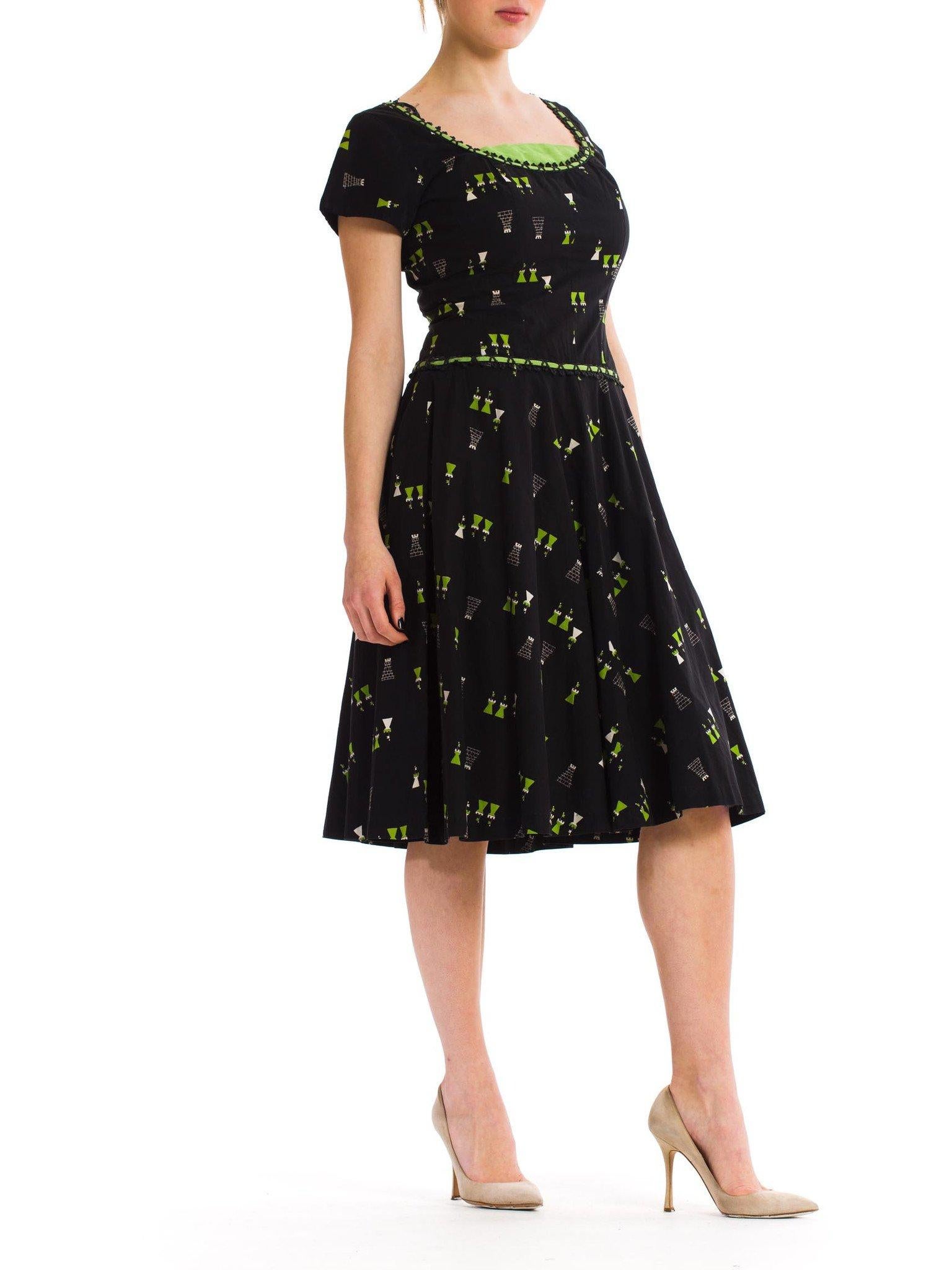1950S Black Cotton Day Dress Printed With Cute Green Castles In Excellent Condition For Sale In New York, NY