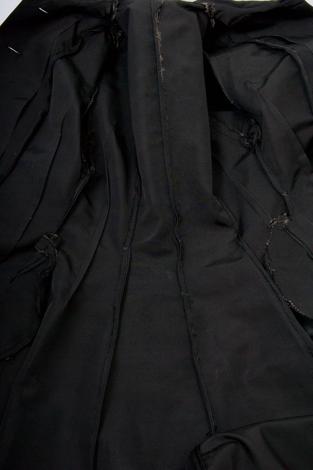 Schwarzer Faille-Mantel aus den 1950er Jahren mit ausgestelltem Saum im Angebot 5