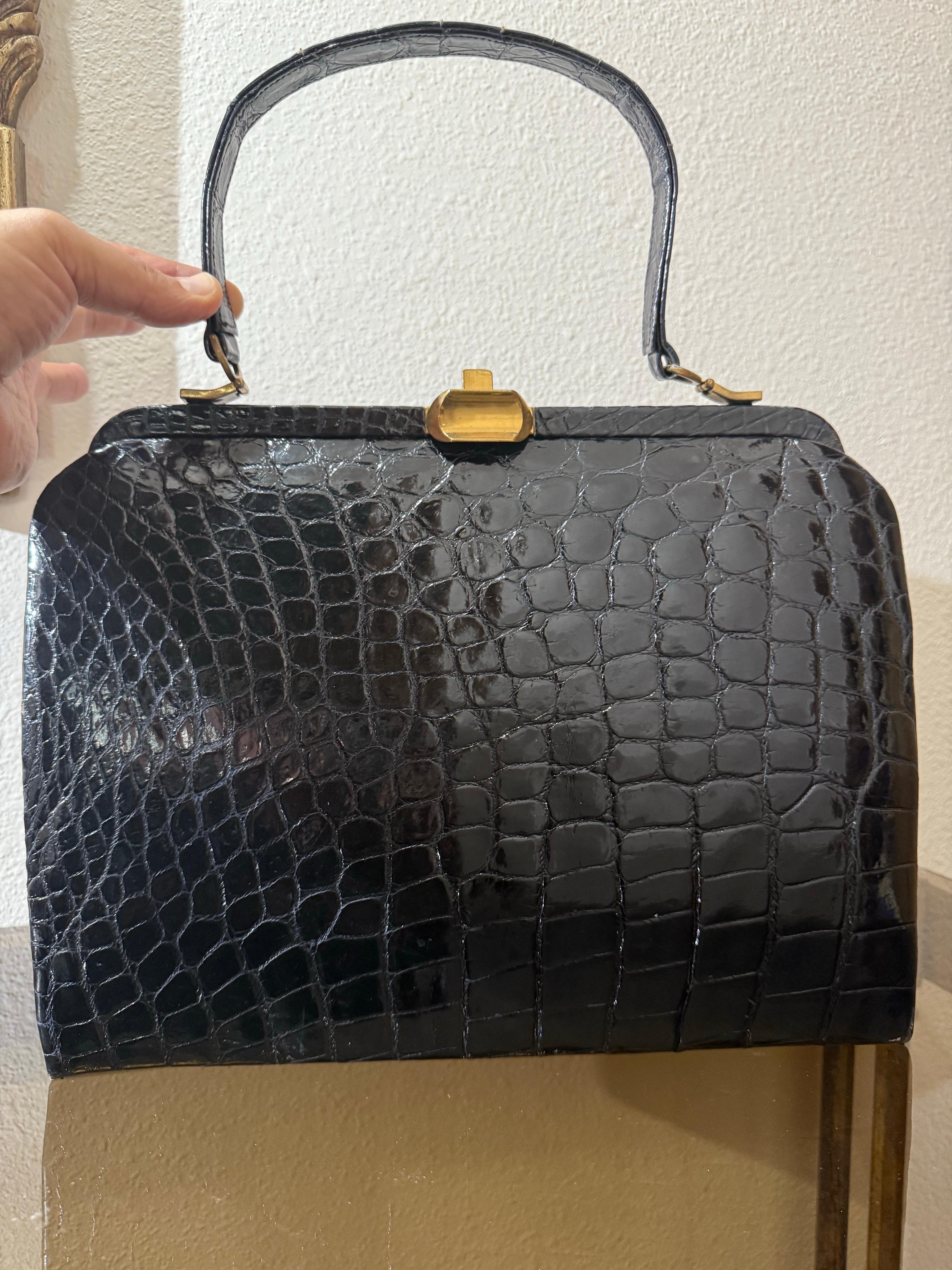 Noir 1950s Black Genuine Crocodile Large Top Handle Handbag w Gold Hardware. en vente