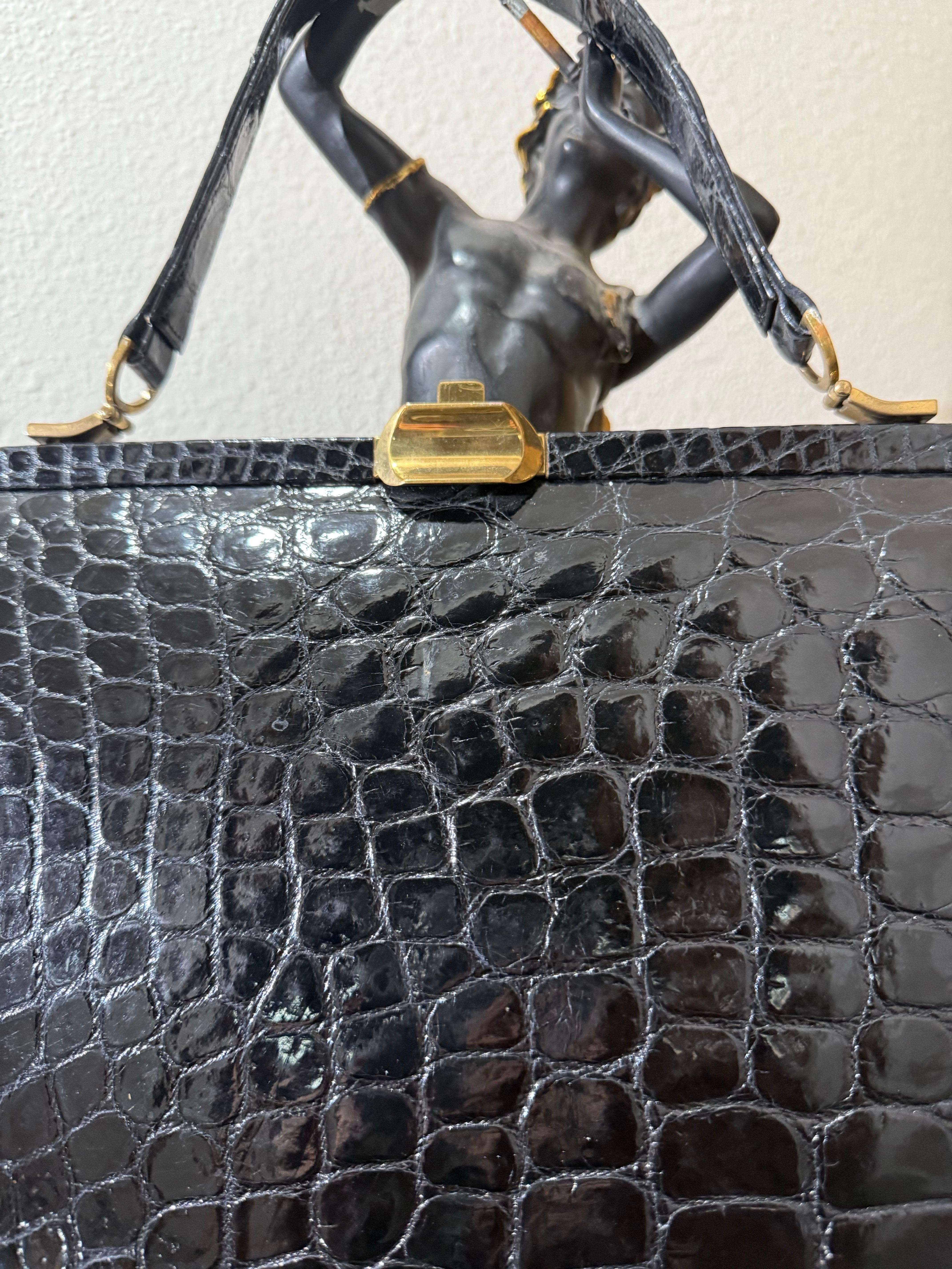 1950s Black Genuine Crocodile Large Top Handle Handbag w Gold Hardware. en vente 2