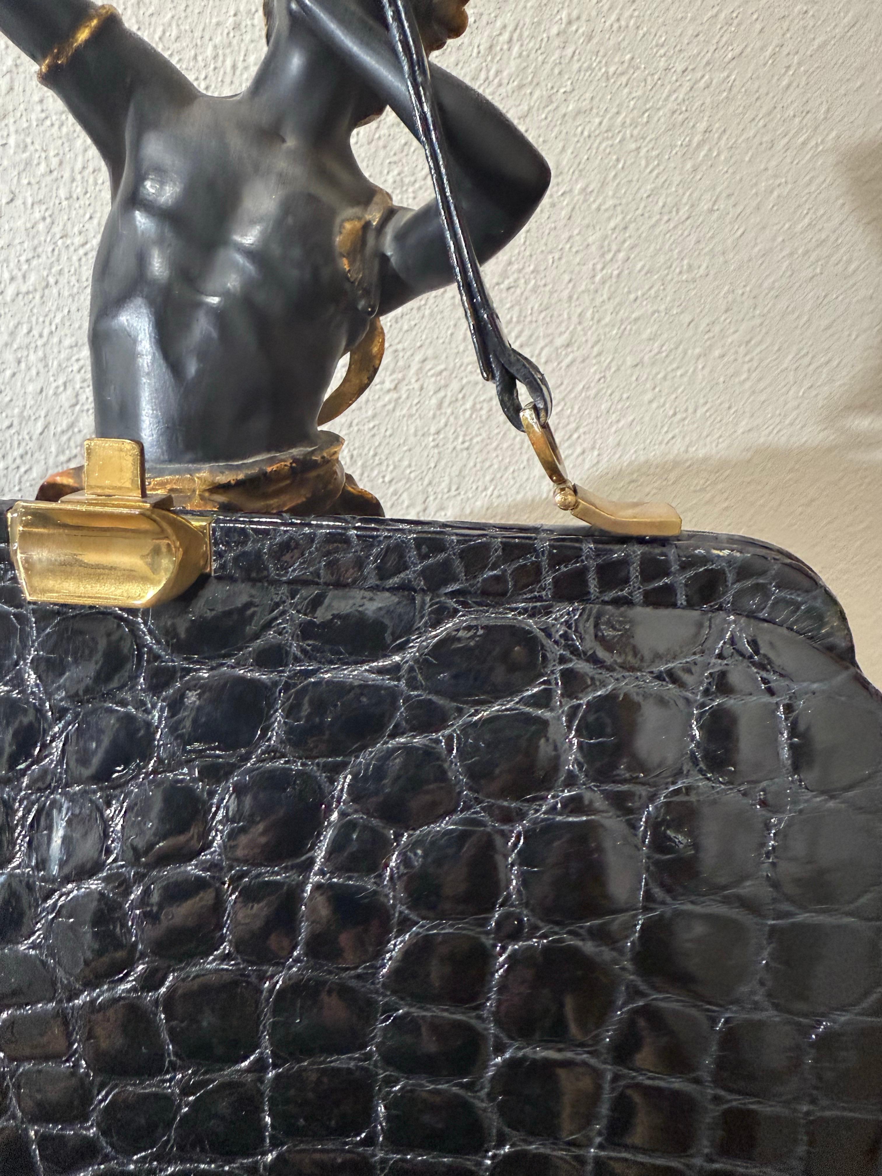1950s Black Genuine Crocodile Large Top Handle Handbag w Gold Hardware. en vente 3