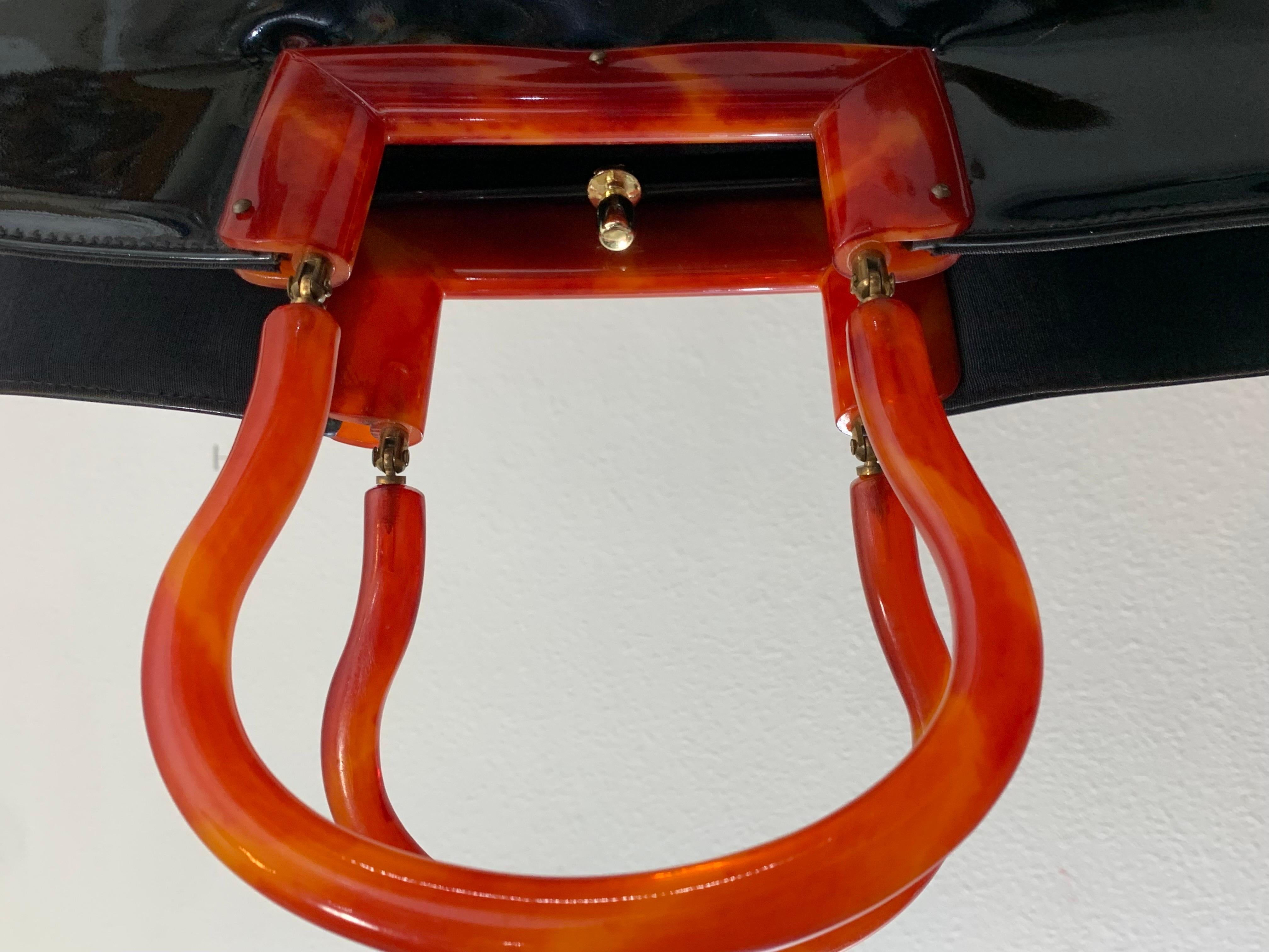 Borsa anni '50 in vernice nera lucida con manici e cornice in finto guscio di tartaruga in vendita 2