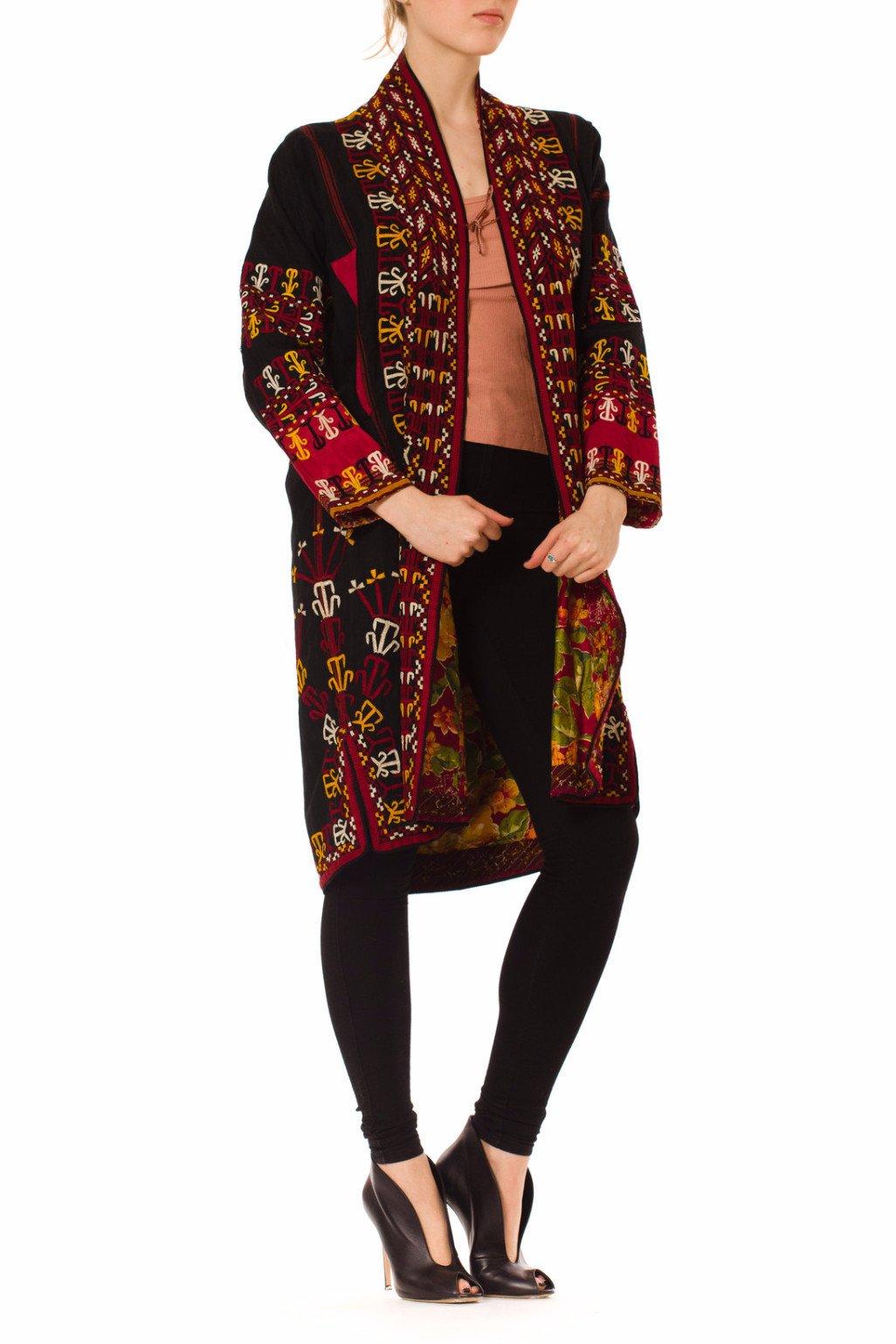 1950S Black Hand Embroidered Silk Middle Eastern Duster Coat Lined With Cotton In Excellent Condition For Sale In New York, NY