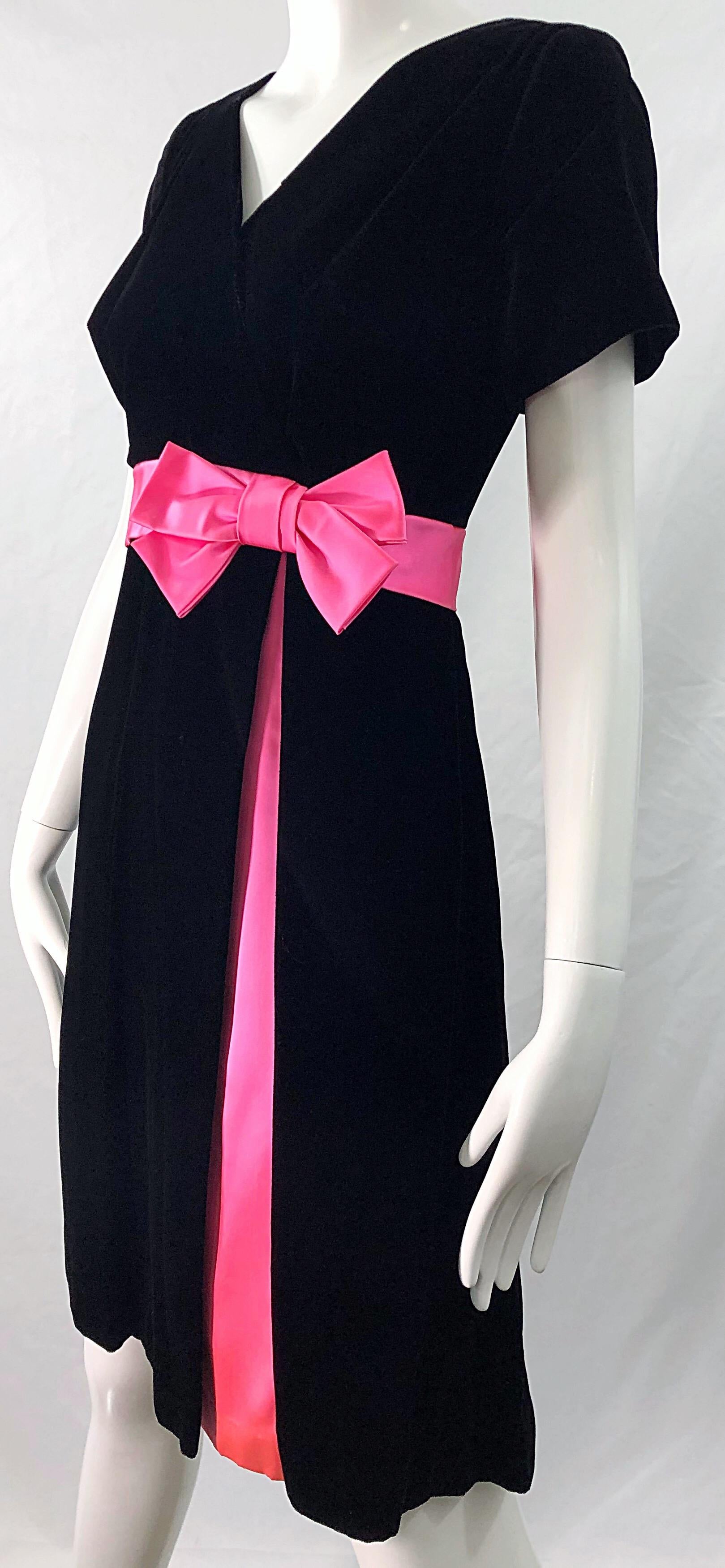 1950s Negro + Hot Pink Terciopelo Seda Fit n' Flare Vintage 50s Couture Dress en venta 6
