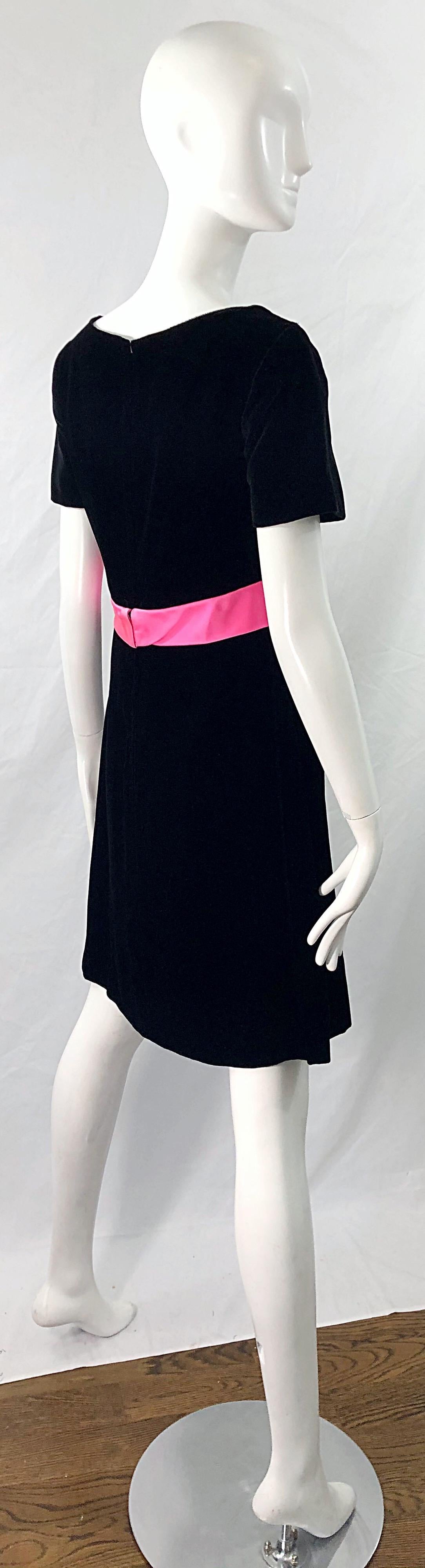 1950er Fit n' Flare Vintage 50er Couture Kleid in Schwarz + Pink aus Samt und Seide im Zustand „Hervorragend“ im Angebot in San Diego, CA