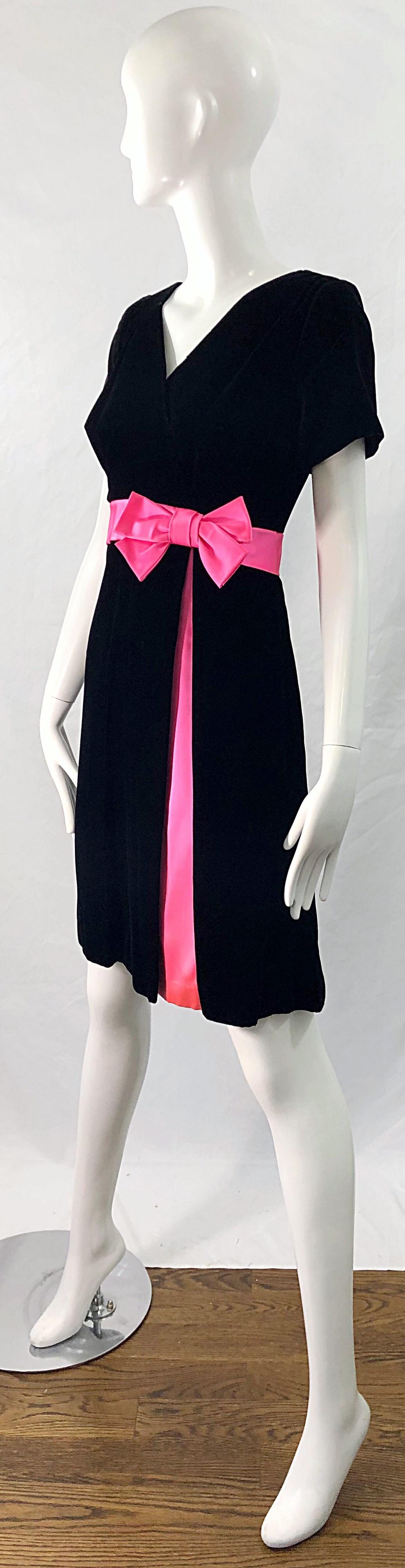 1950er Fit n' Flare Vintage 50er Couture Kleid in Schwarz + Pink aus Samt und Seide Damen im Angebot