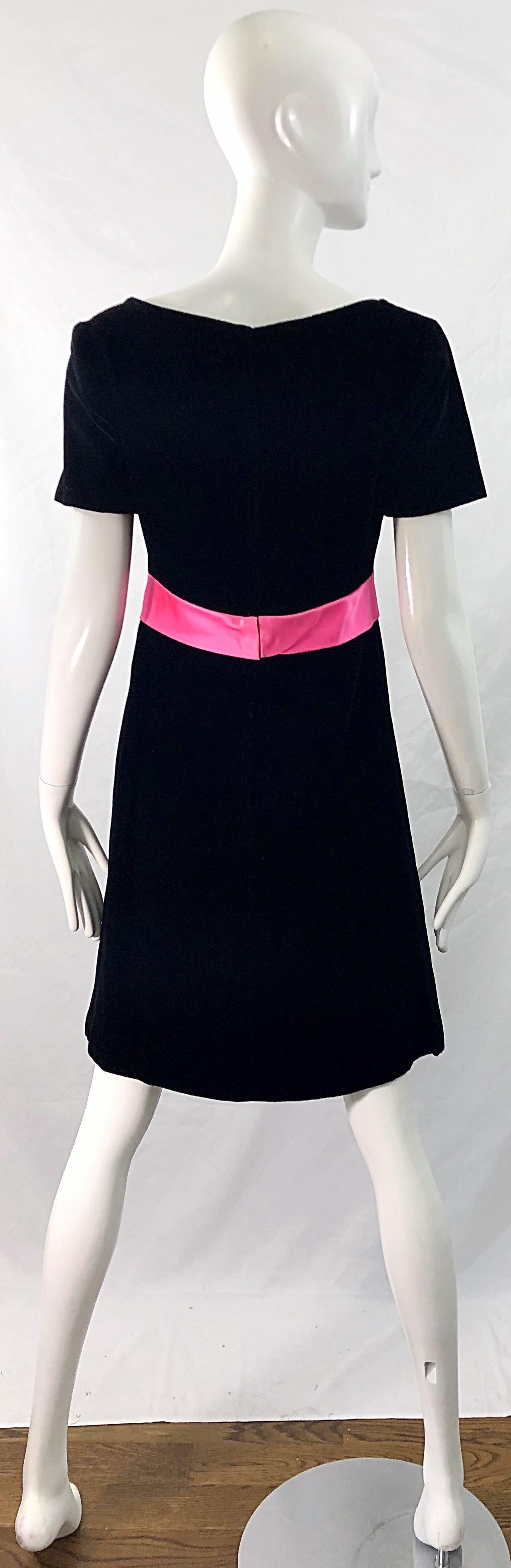 1950s Black + Hot Pink Velvet Silk Fit n' Flare Vintage 50s Couture Dress In Excellent Condition For Sale In San Diego, CA