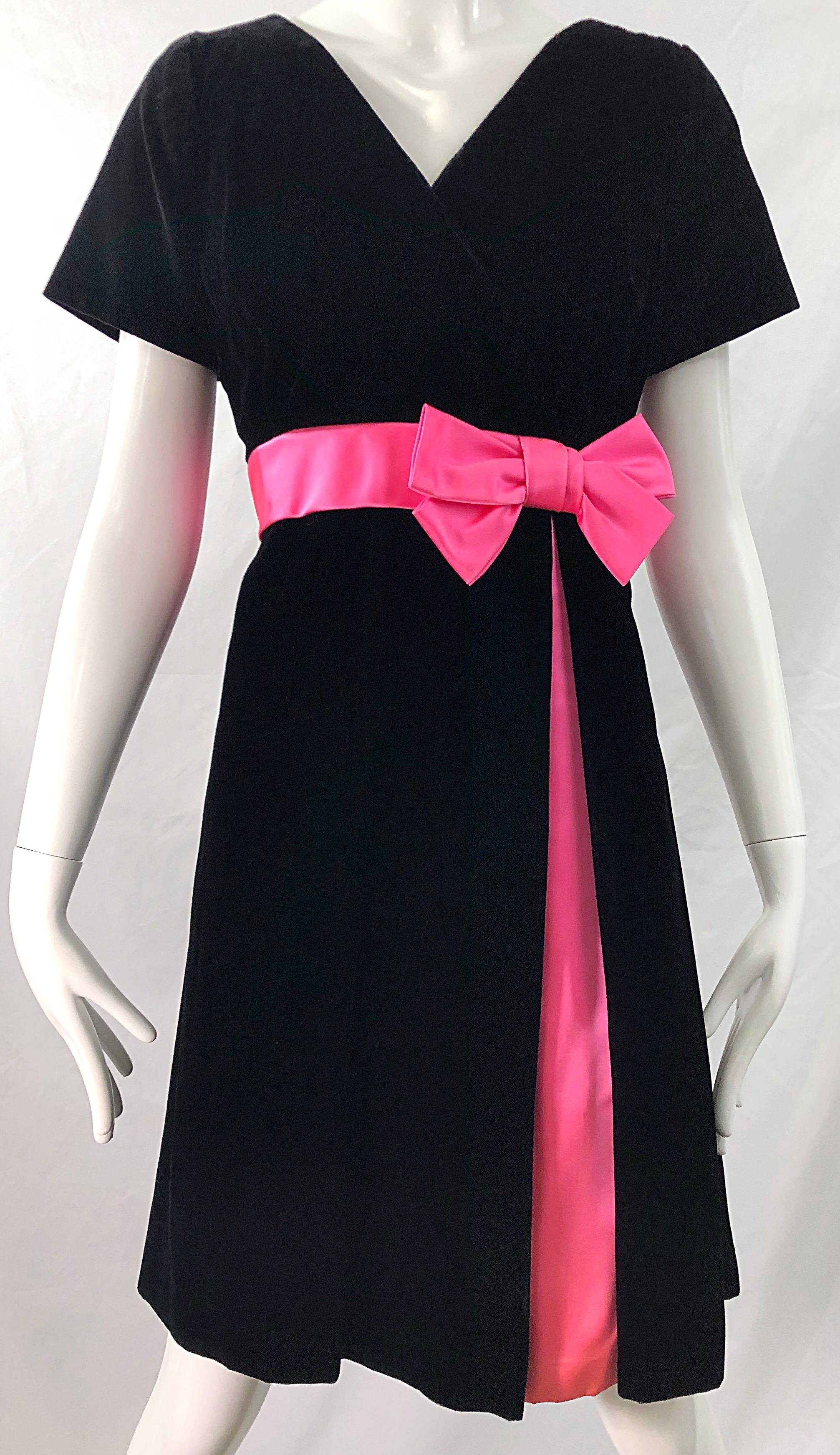 Women's 1950s Black + Hot Pink Velvet Silk Fit n' Flare Vintage 50s Couture Dress For Sale