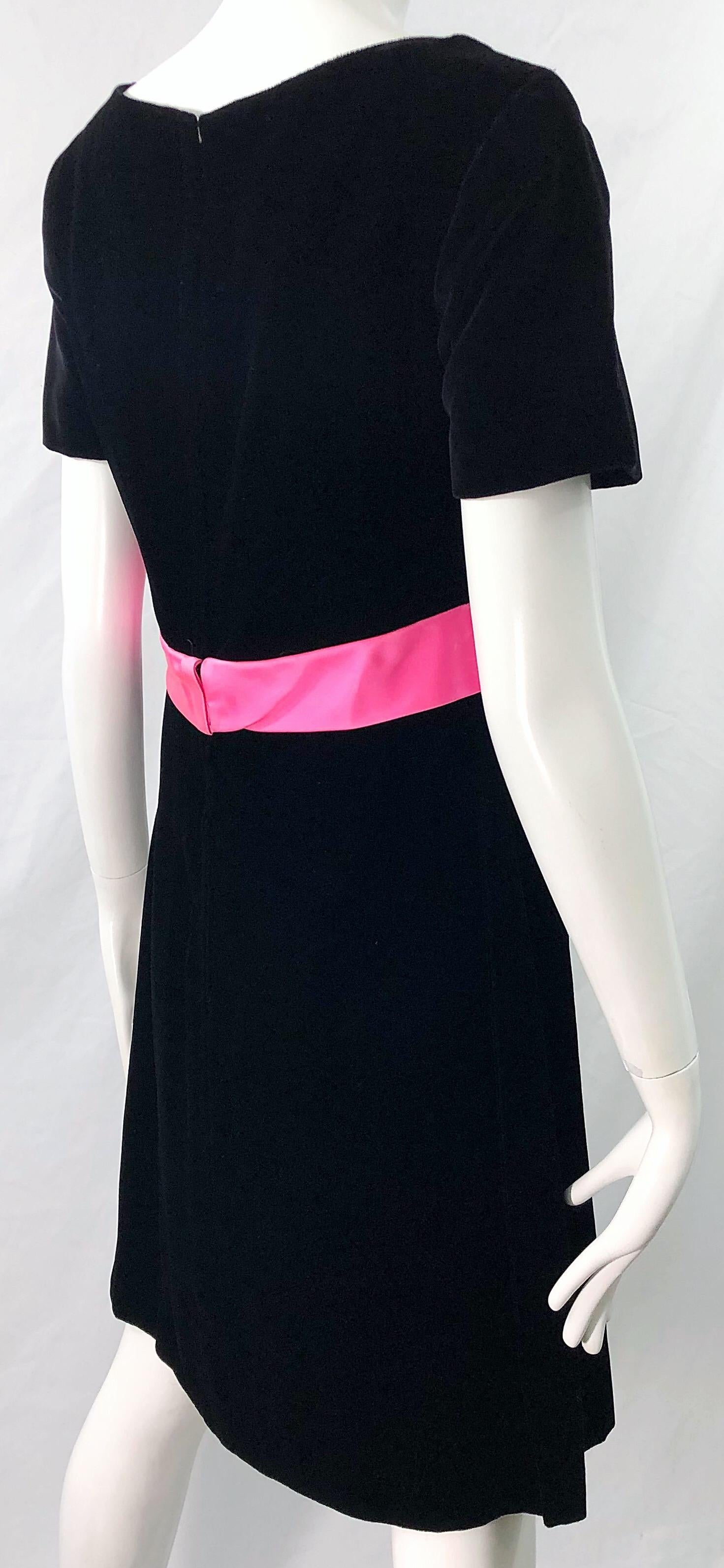 1950s Black + Hot Pink Velvet Silk Fit n' Flare Vintage 50s Couture Dress For Sale 2