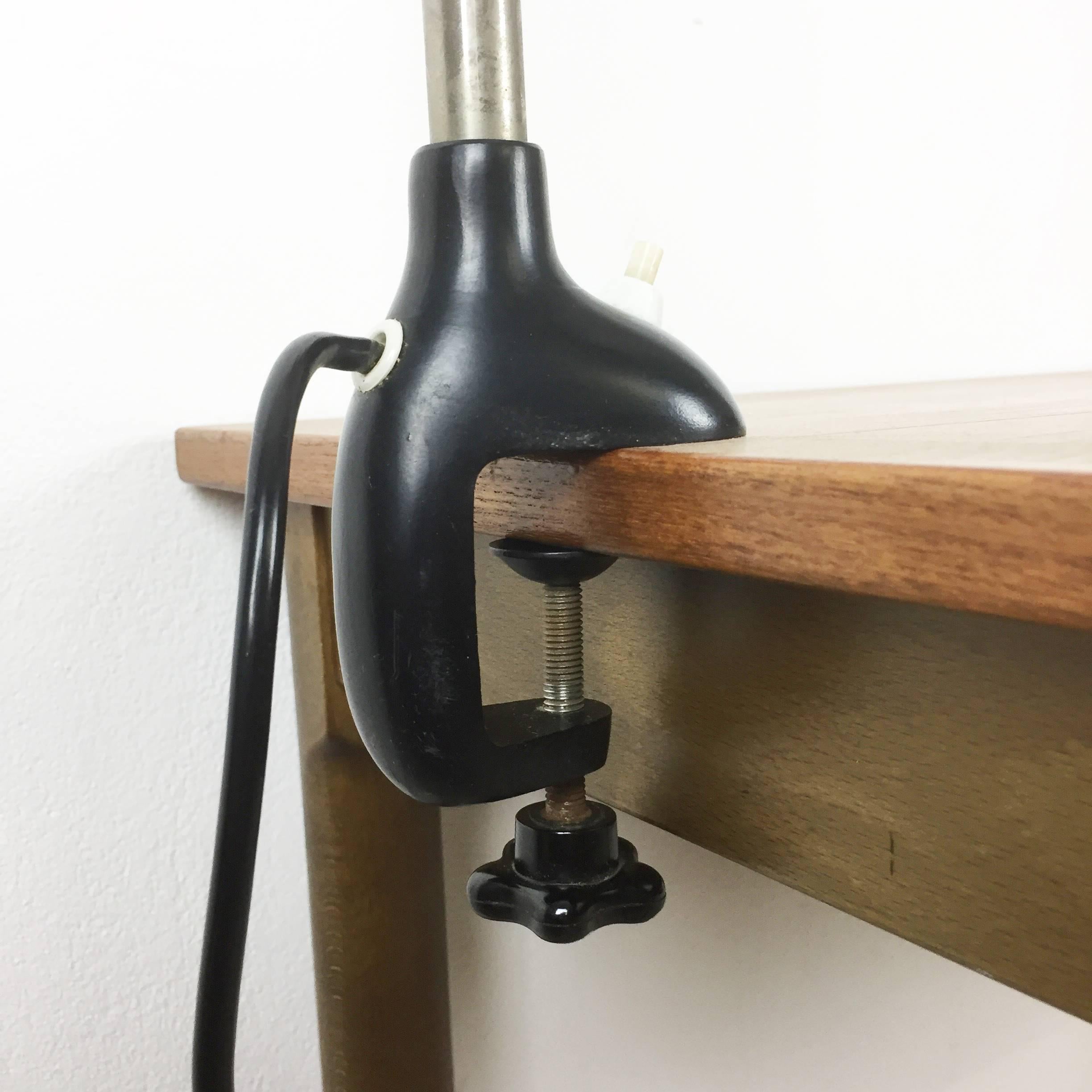 Lampe de bureau Bauhaus Kaiser Idell noire des années 1950, fixation de table, par Christian Dell en vente 2