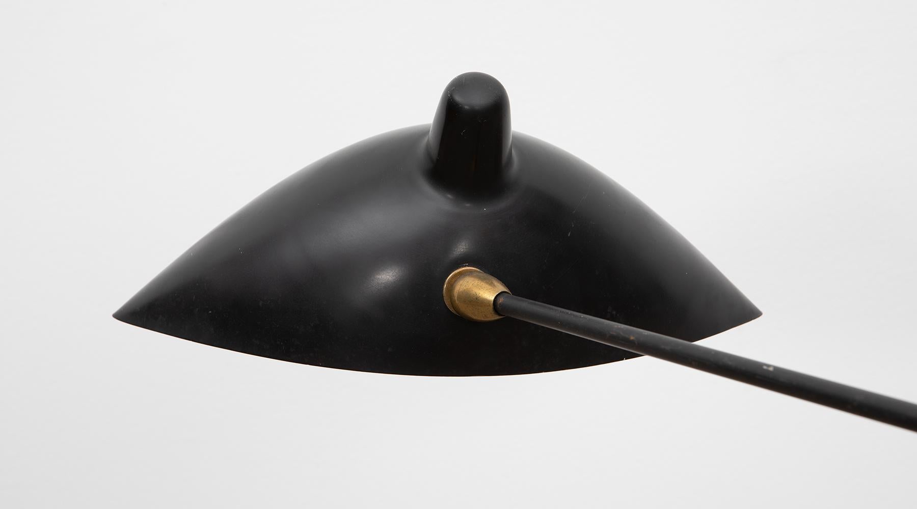 French 1950s Black Lacquered Metal Wall Lamp by Serge Mouille For Sale