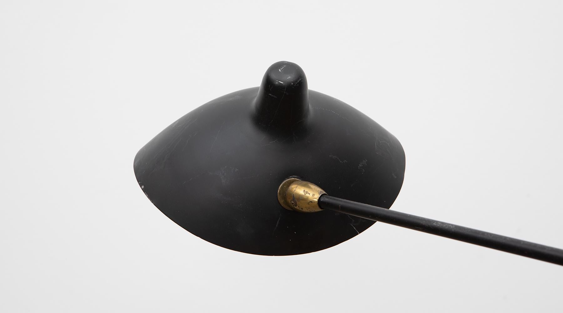 1950s Black Lacquered Metal Wall Lamp by Serge Mouille In Good Condition For Sale In Frankfurt, Hessen, DE