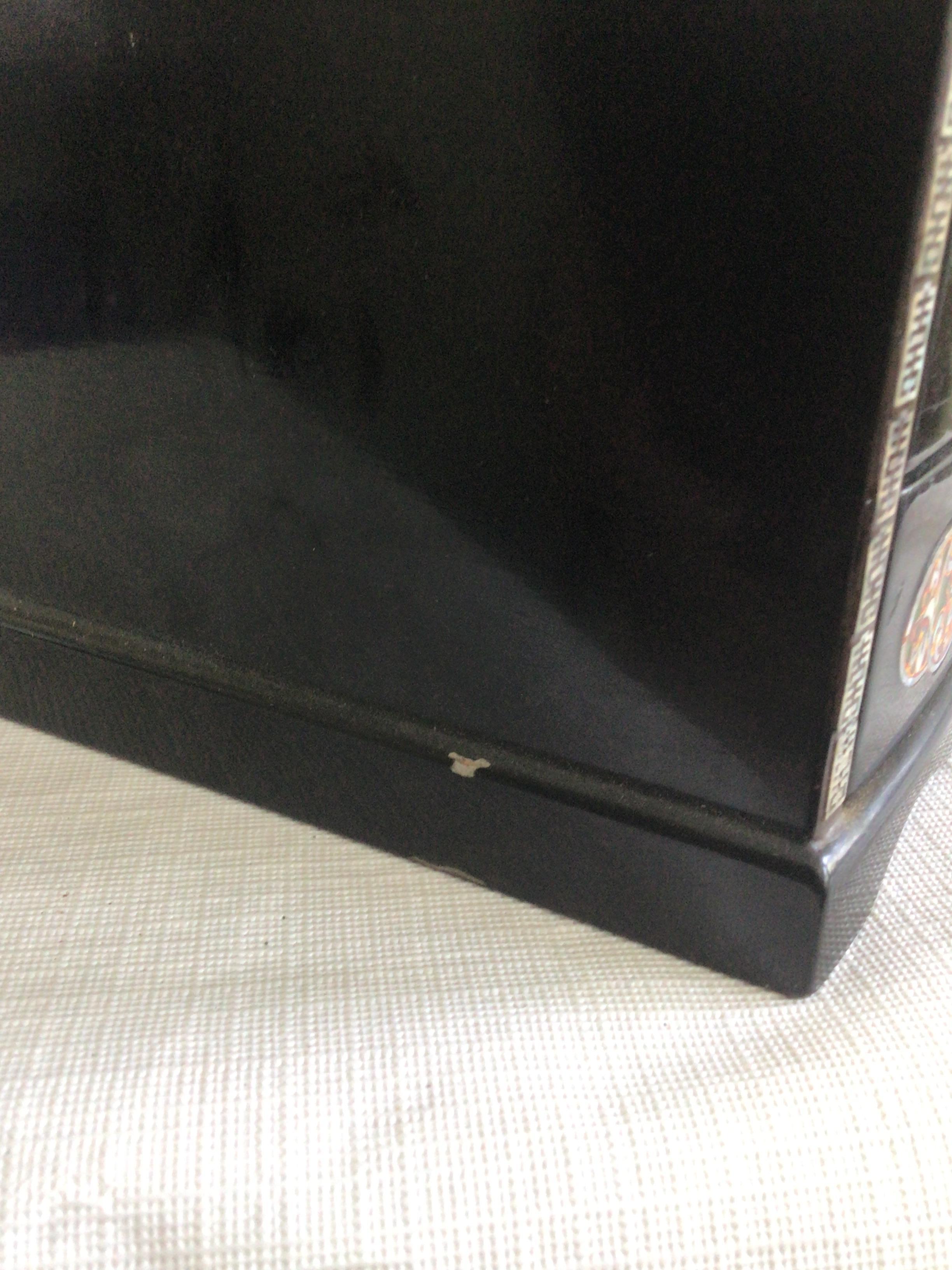 1950s Black Lacquered Wood and Mother Of Pearl Inlayed Small Dressing Box For Sale 5