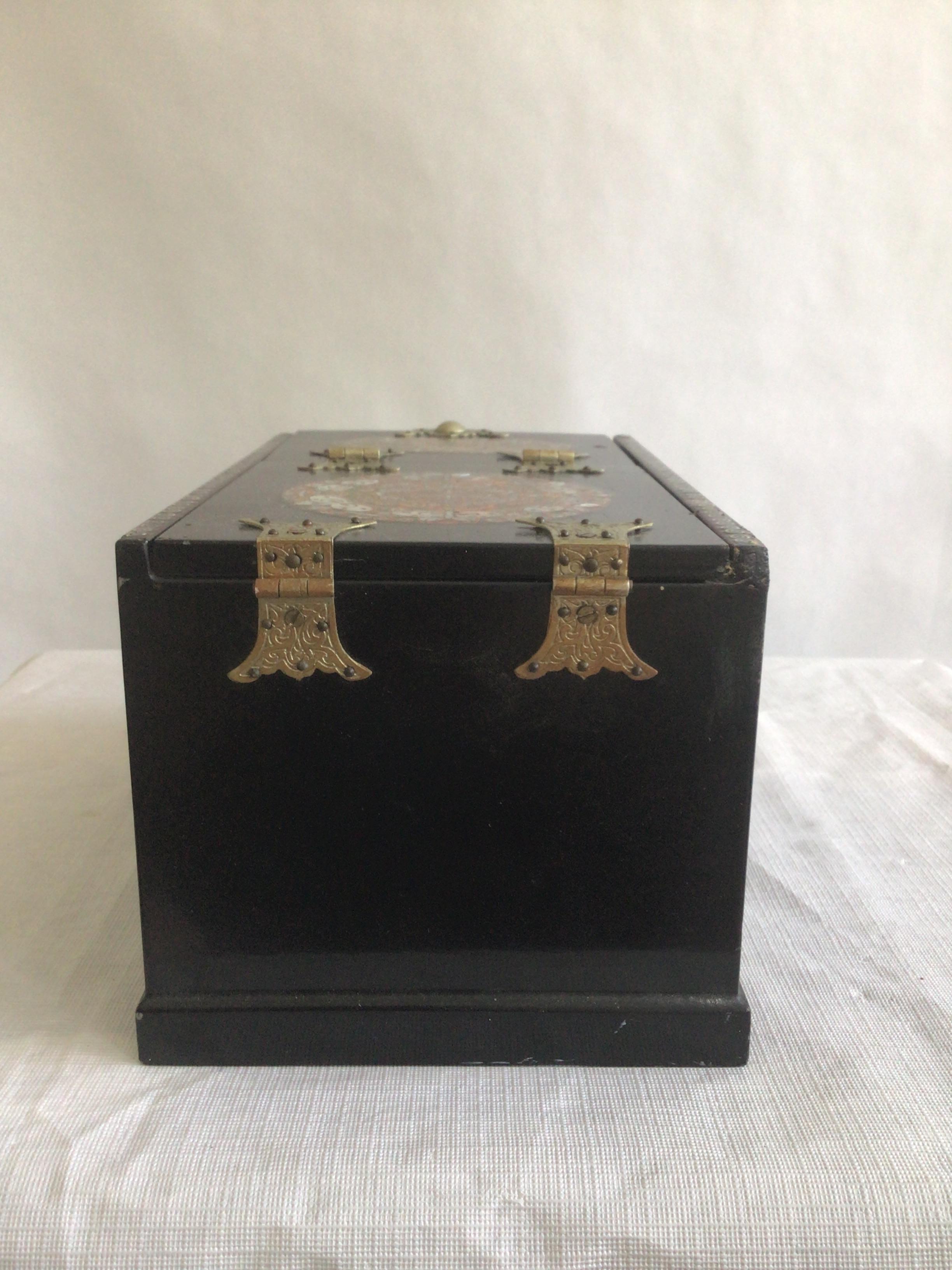 1950s Black Lacquered Wood and Mother Of Pearl Inlayed Small Dressing Box In Good Condition For Sale In Tarrytown, NY