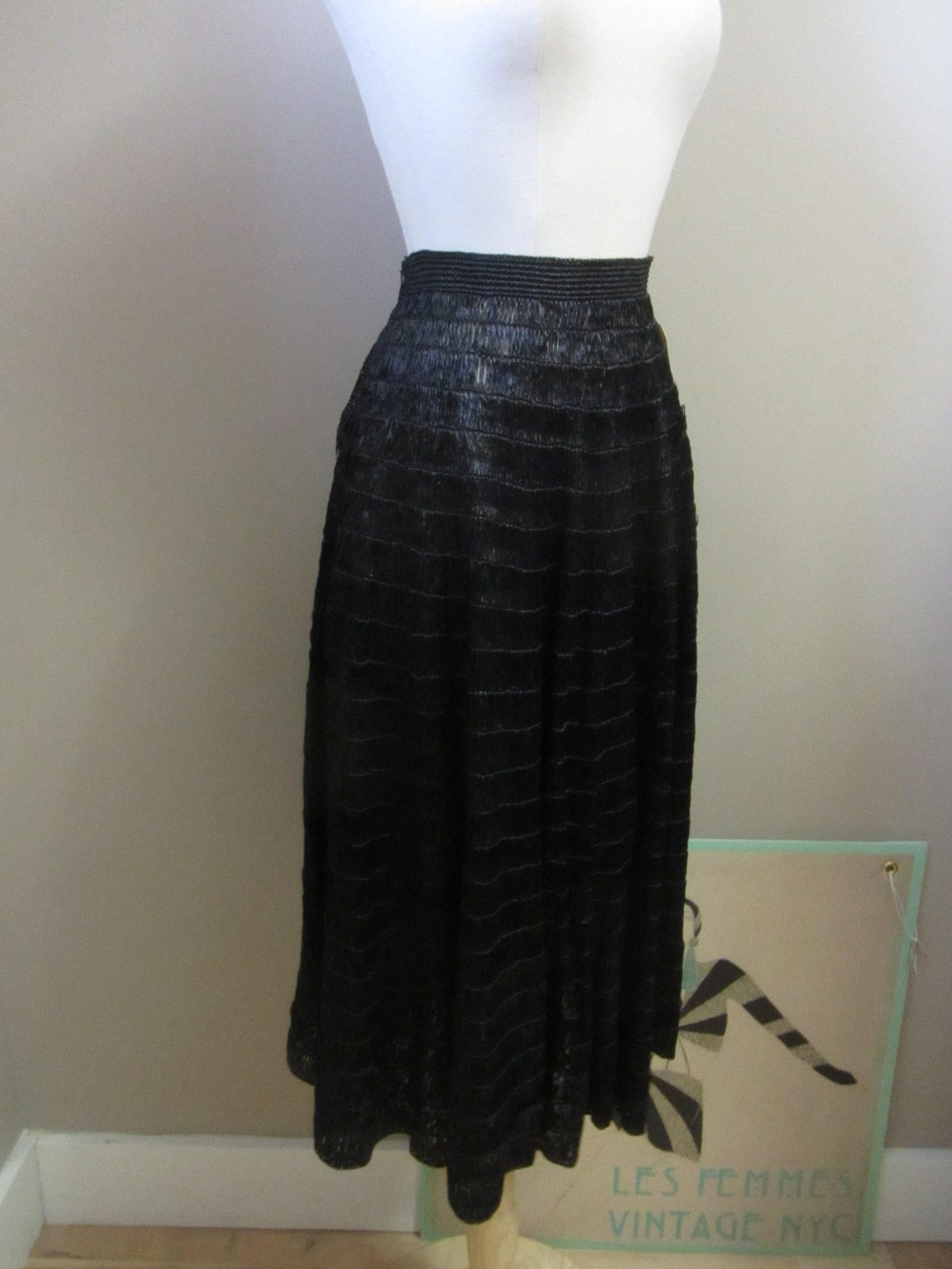 1950s black raffia skirt In Excellent Condition For Sale In Brooklyn, NY