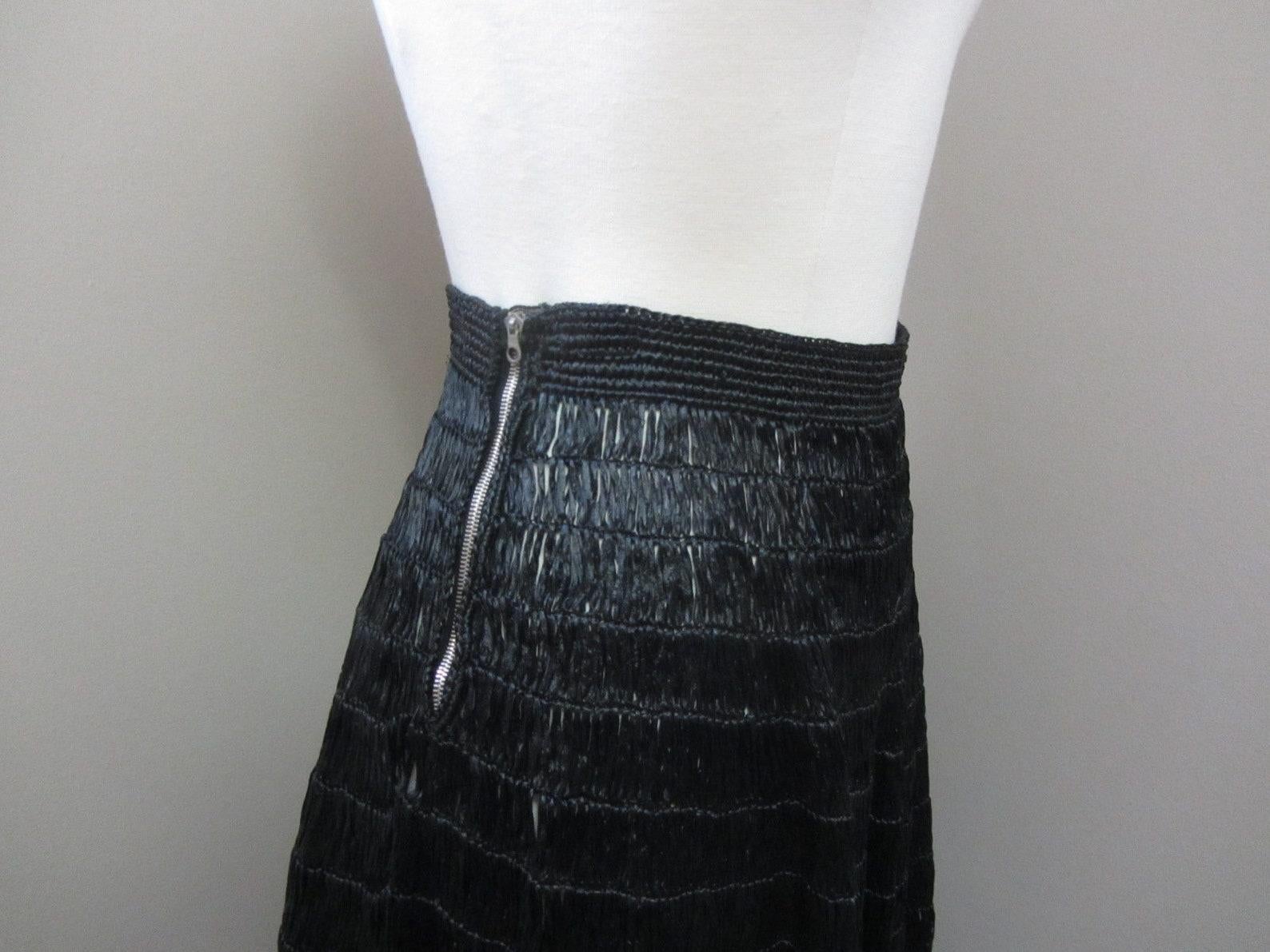 1950s black raffia skirt For Sale 2