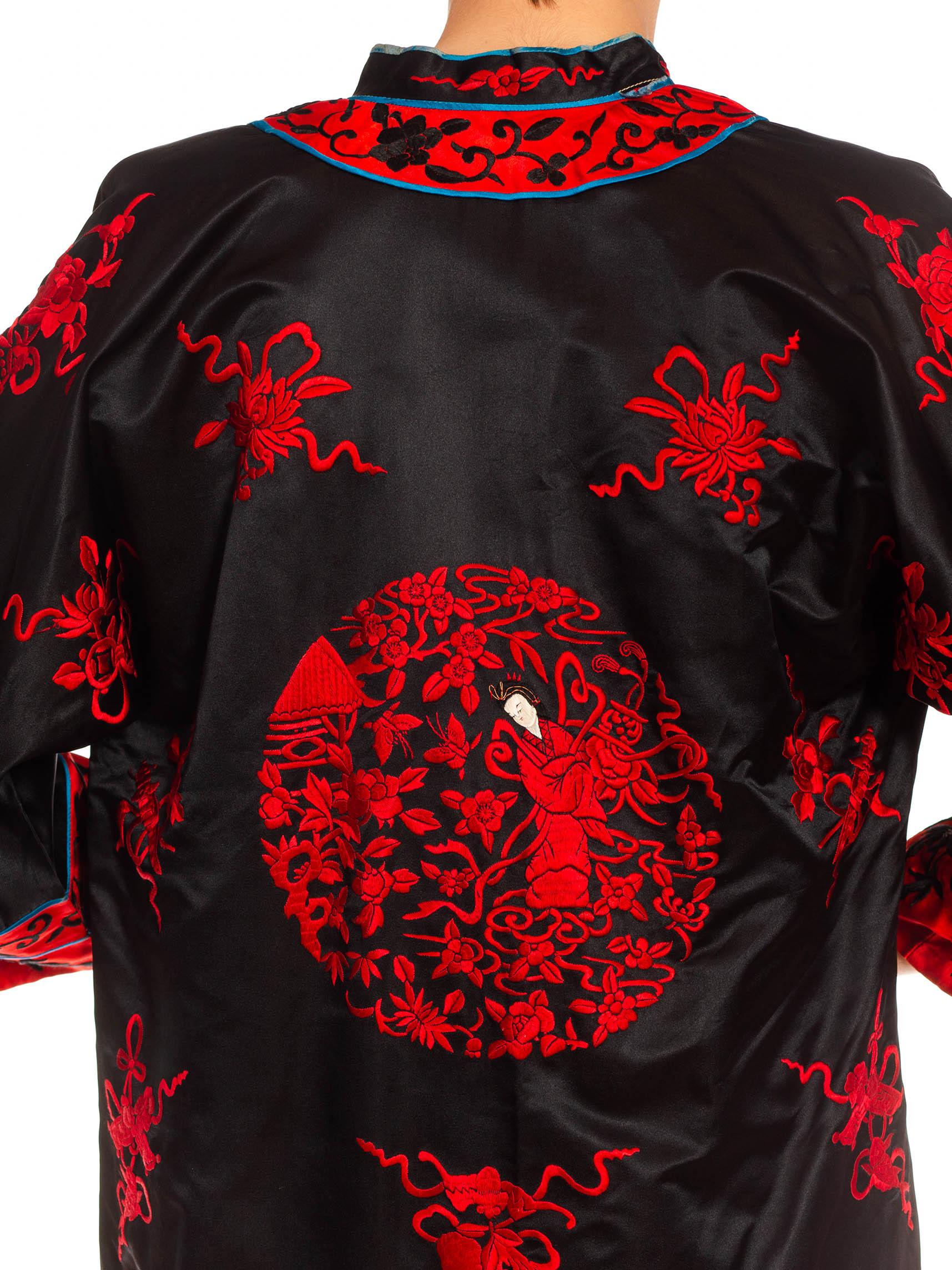 Vollständig handbestickter Kimono aus schwarzem und rotem Seidensatin aus den 1950er Jahren im Angebot 5