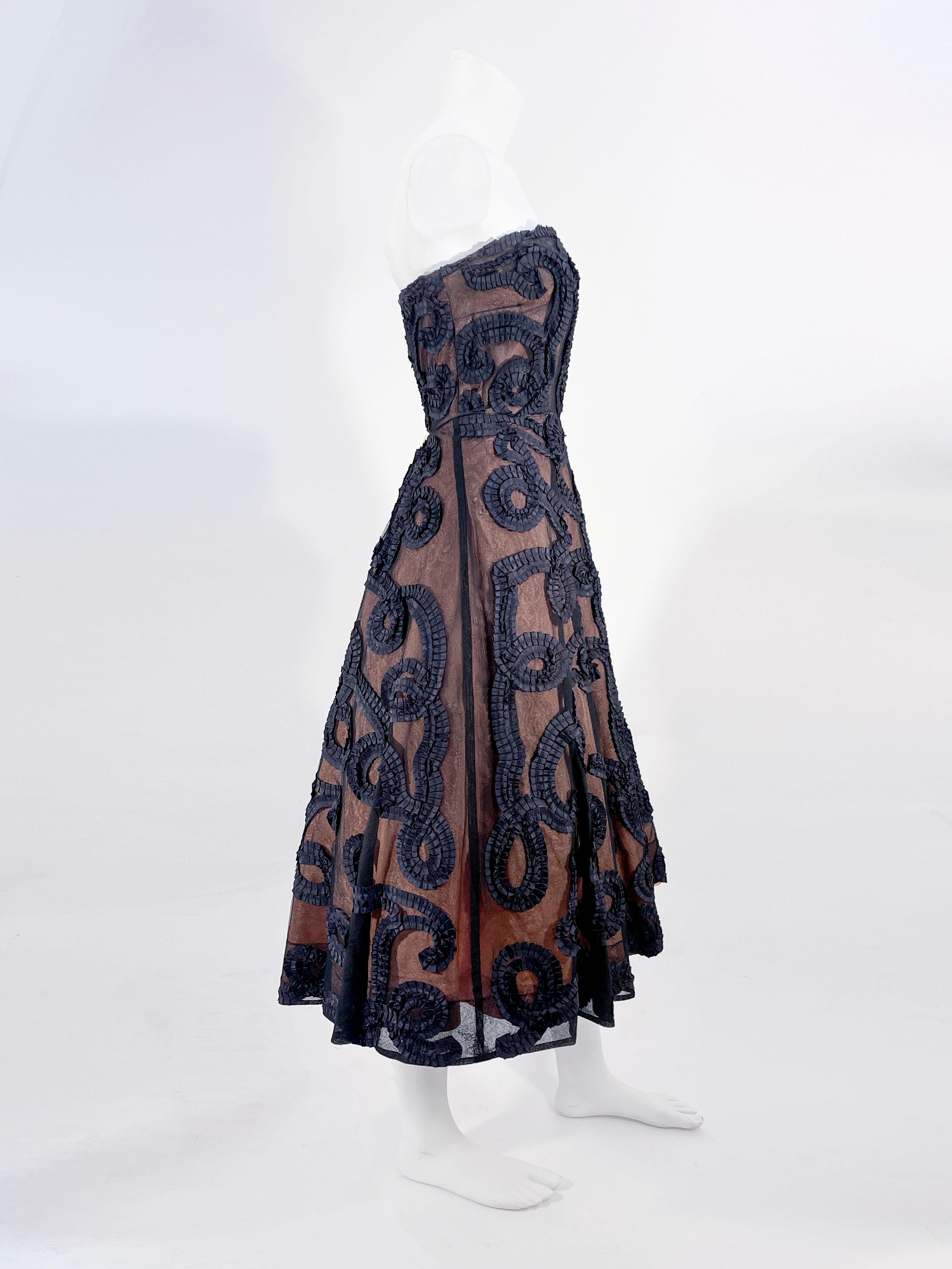 1950er Schwarzes trägerloses Schleifen-Sous-Tache-Kleid im Zustand „Relativ gut“ im Angebot in San Francisco, CA