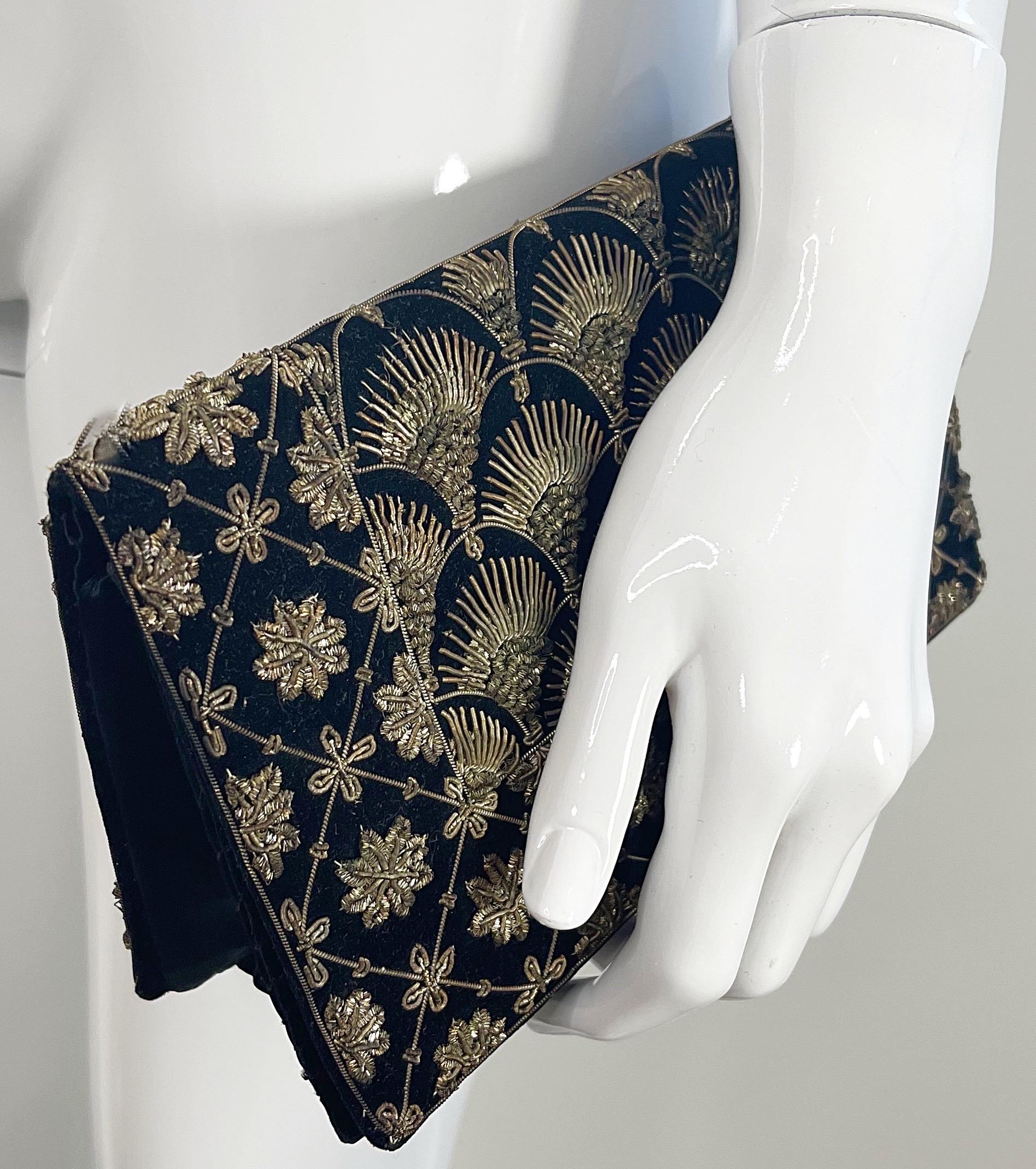 Beautiful 1950s black silk velvet Zardozi Zari gold embroidered clutch. Intricately embroidery throughout the front AND back of this beauty. The perfect size can fit a smartphone, small wallet and makeup essentials. Snaps shut. This bag can really