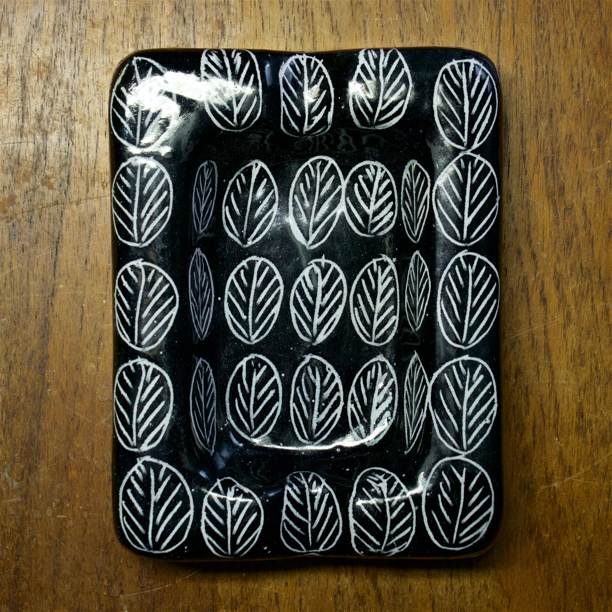 Italian 1950s Black White Leaf Ashtray Dish Raymor Pottery Cigar Abstract Jouves French For Sale