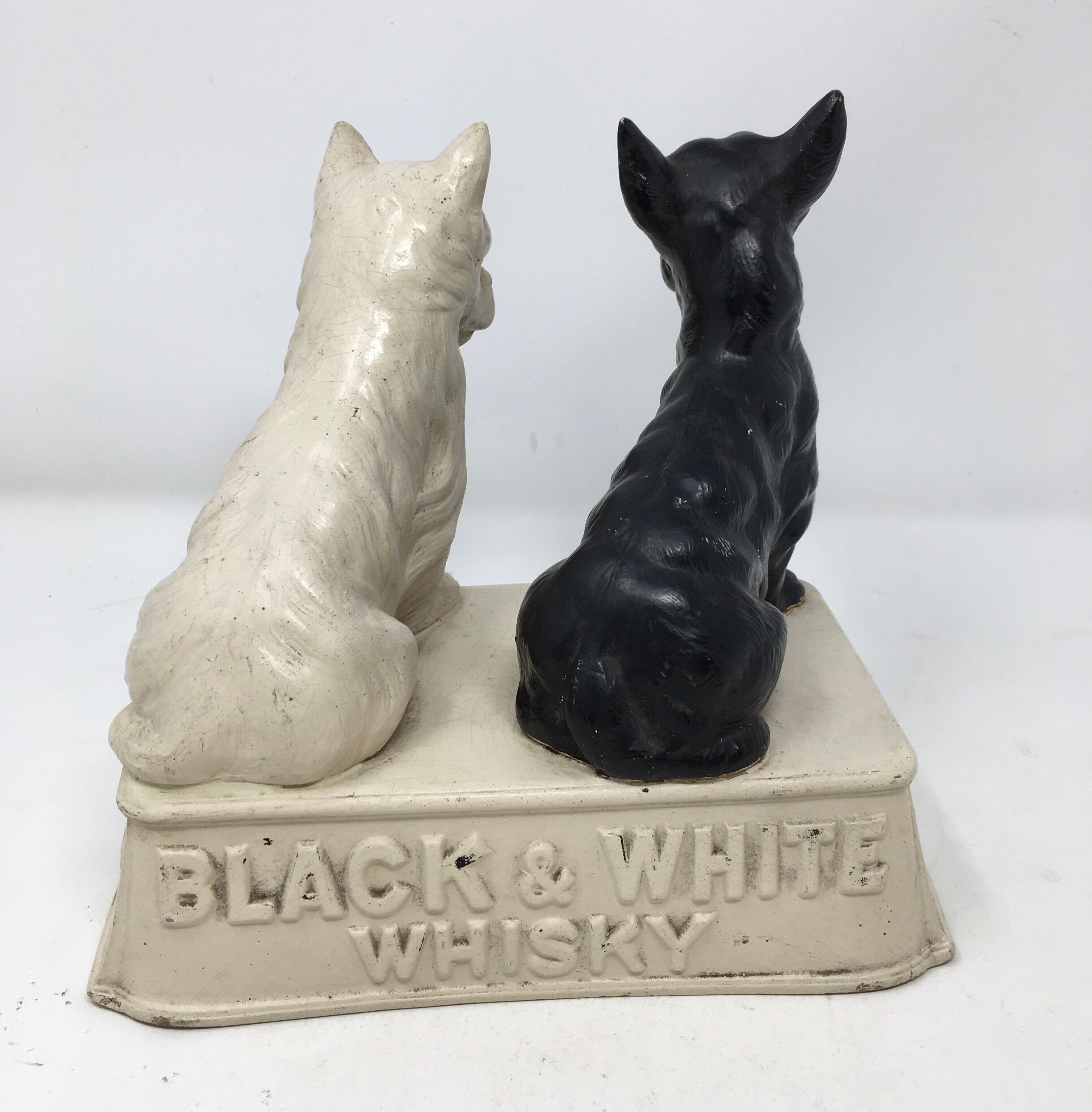Écossais figurine publicitaire en noir et blanc des années 1950 pour le whisky écossais Scottie Dogs Bar Top