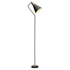 Lampadaire des années 1950, noir avec détails en laiton et en métal, modèle G3, par Erik Wärnå