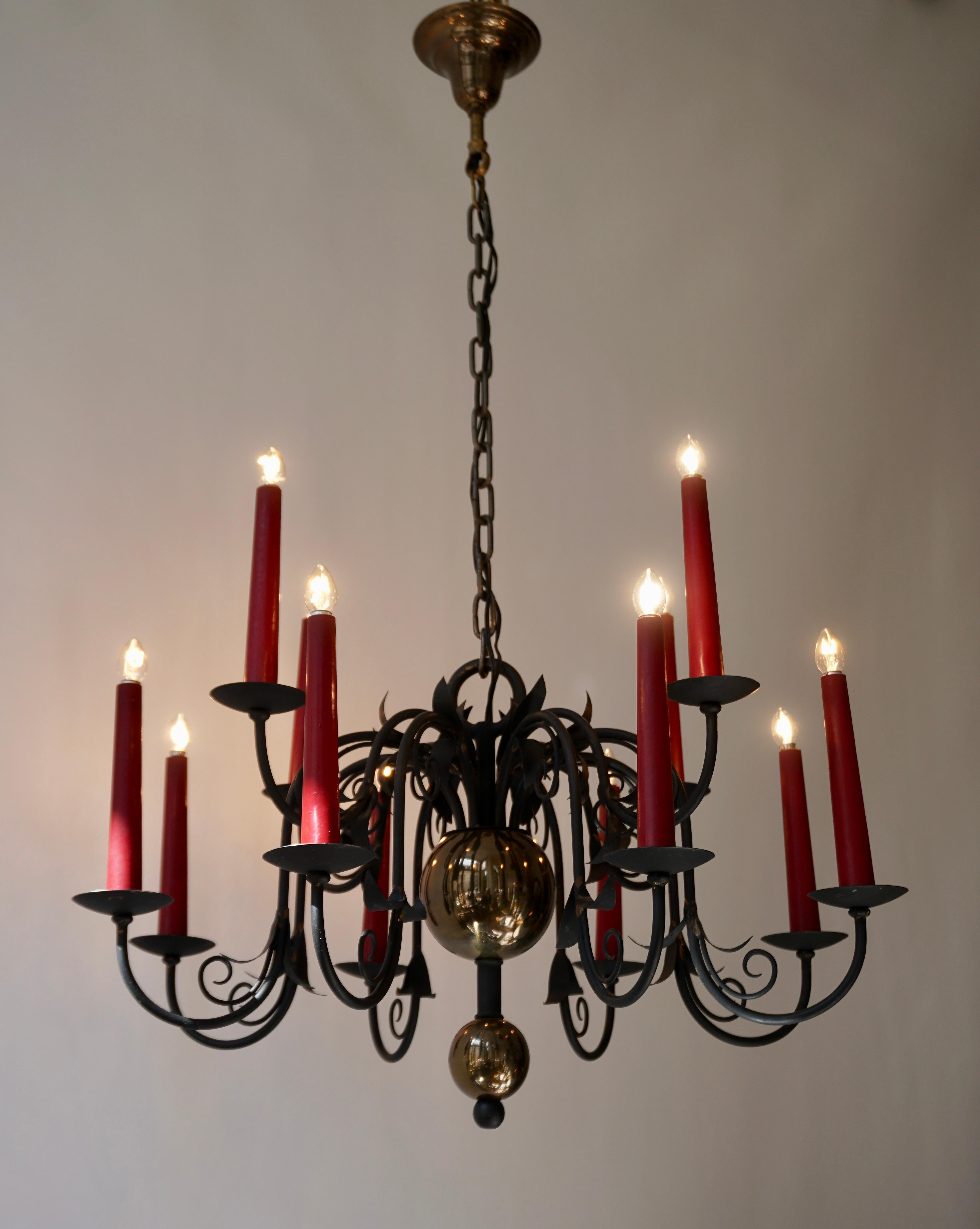 1950s Black Wrought Iron Gothic Chandelier with 12 Red Candlesticks In Good Condition In Antwerp, BE