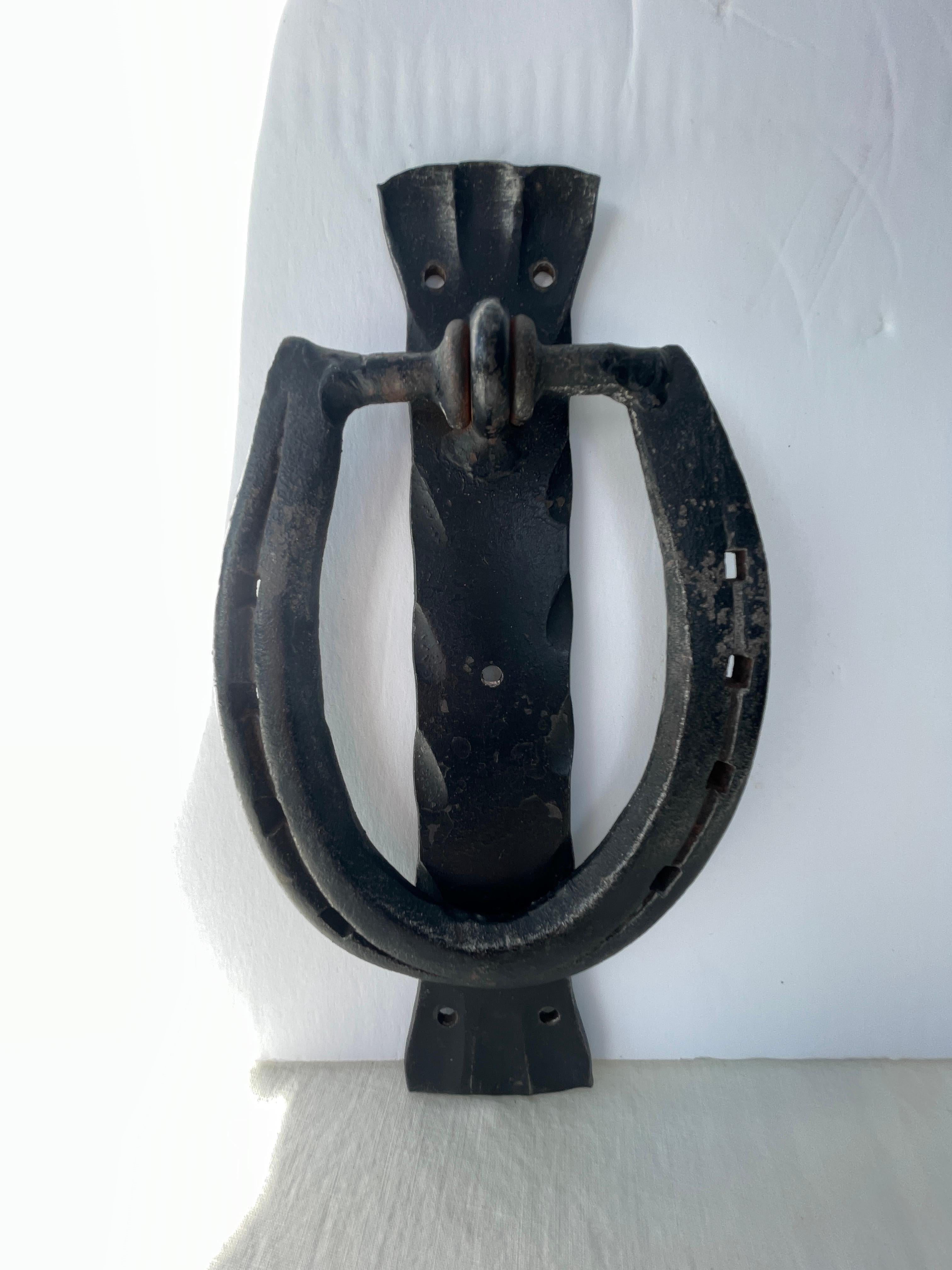 Battente a ferro di cavallo nero degli anni '50 in vendita 2