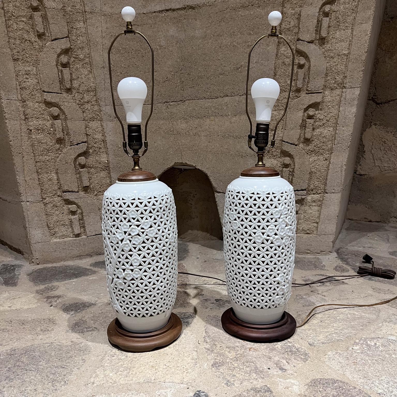 
1950s Pair of Table Lamps Chinese blanc de chine
Pierced Vase Lamps reticulated porcelain.
3-way intensity bulb switch. Bulbs are included.
No shades are included.
Wood base.
31.5 h 21 h to the socket x 8 diameter
Expect original unrestored vintage