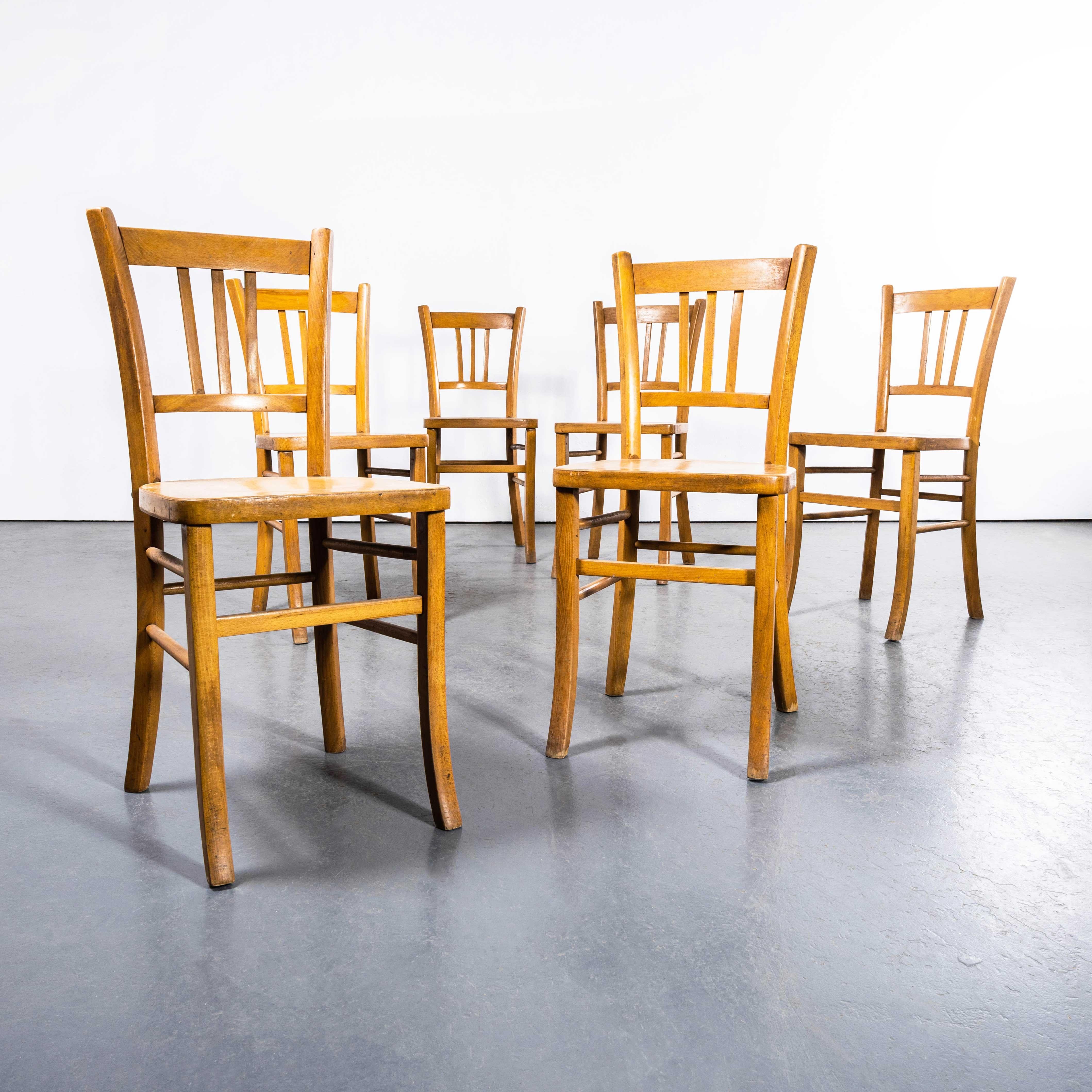 Sedie da pranzo bionde da fattoria degli anni '50 con gambe quadrate - Set di sei In condizioni buone in vendita a Hook, Hampshire