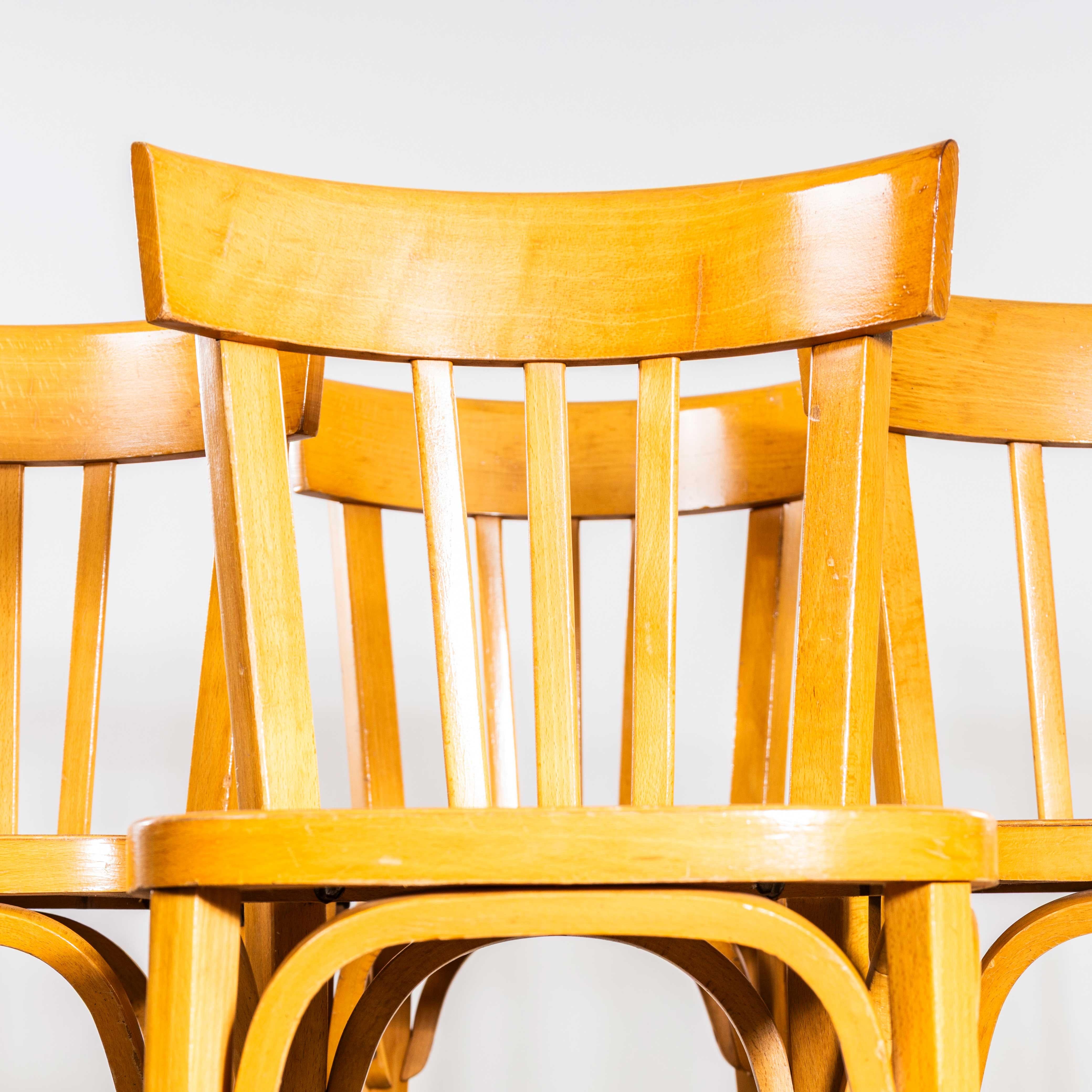 Bois cintré Chaises de salle à manger en bentwood blond à assise plate des années 1950 - Ensemble de six chaises en vente