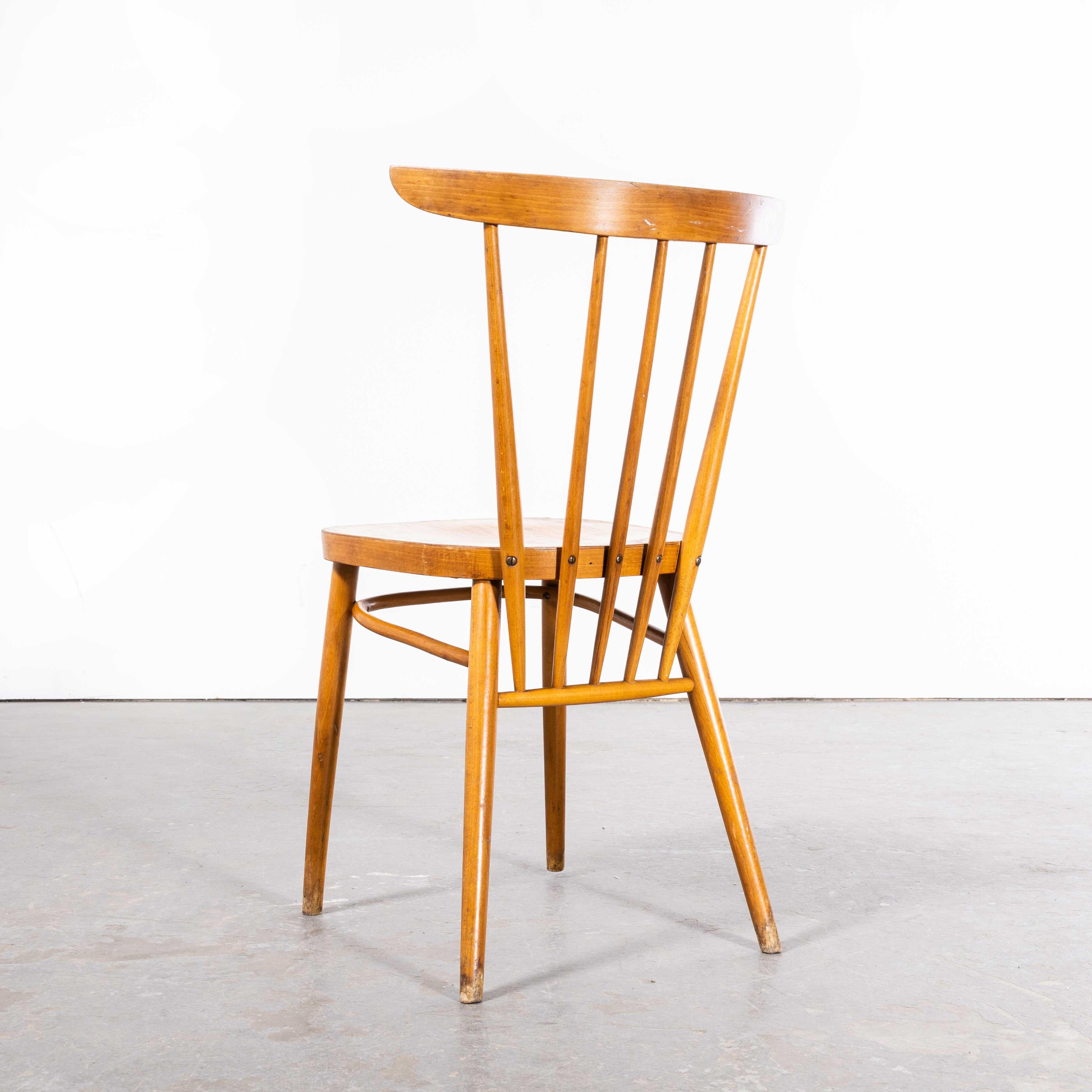 1950's Blonde Stickback Dining Chairs von Ton - Set von sechs
1950's Harlequin Stickback Stühle von Ton - Set von sechs. Diese Stühle wurden von der berühmten tschechischen Firma Ton hergestellt, die in der Nachkriegszeit aus der berühmten