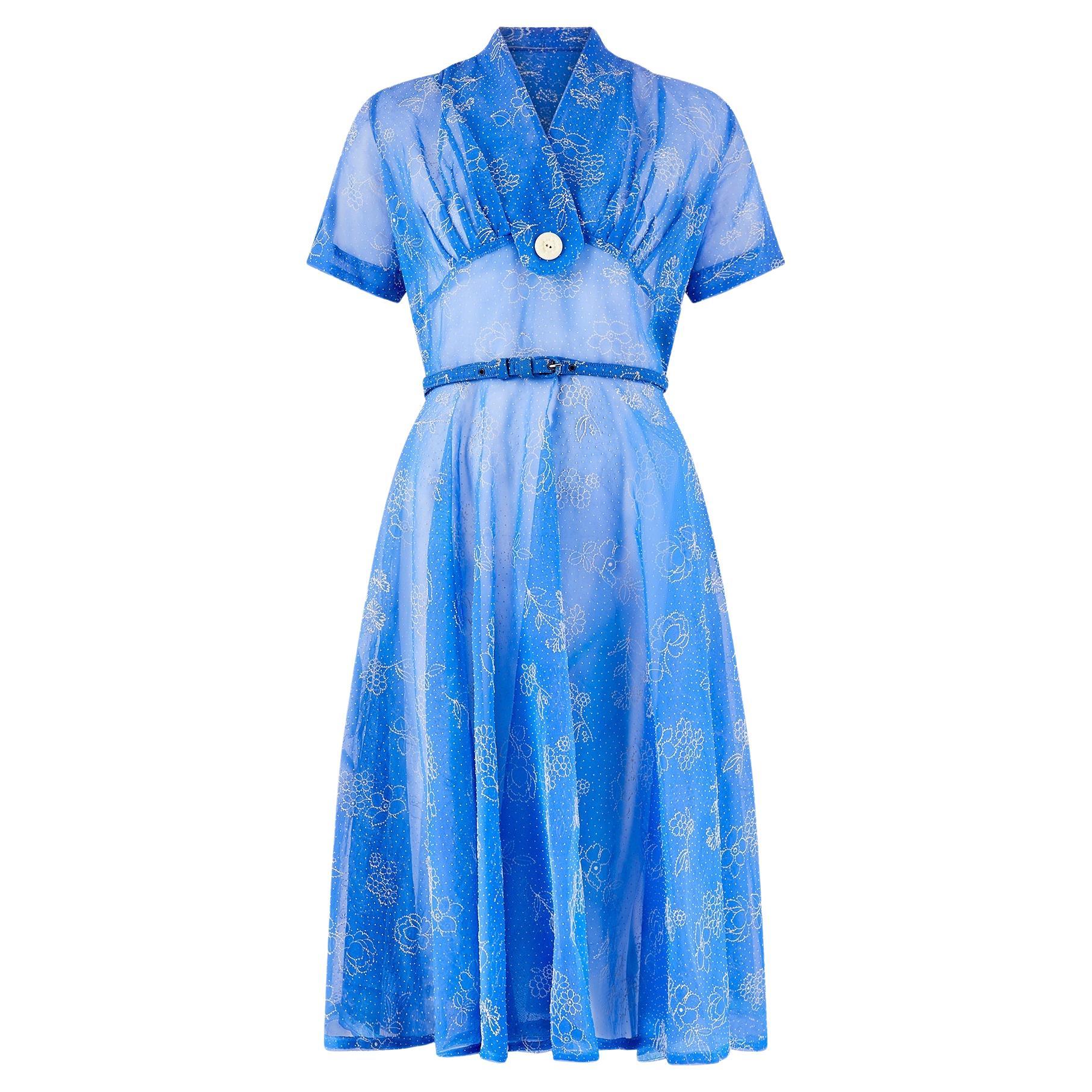 Robe à imprimé floral floqué bleu et blanc des années 1950