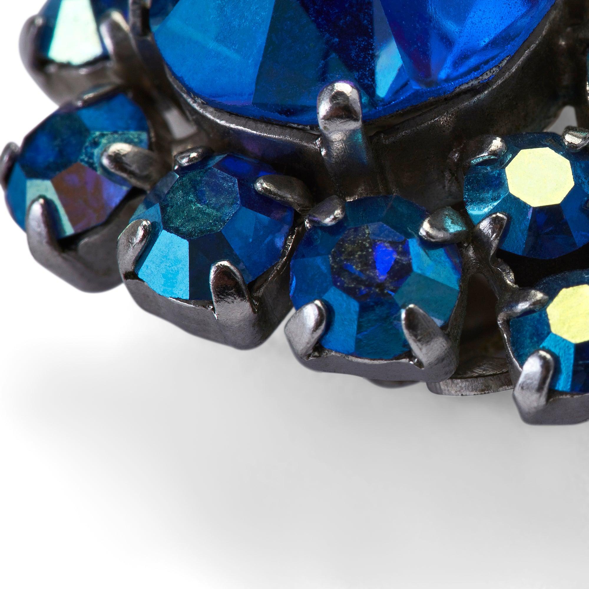 Boucles d'oreilles en forme de goutte d'eau avec pierre irisée Aurora Borealis bleue des années 1950 Pour femmes en vente