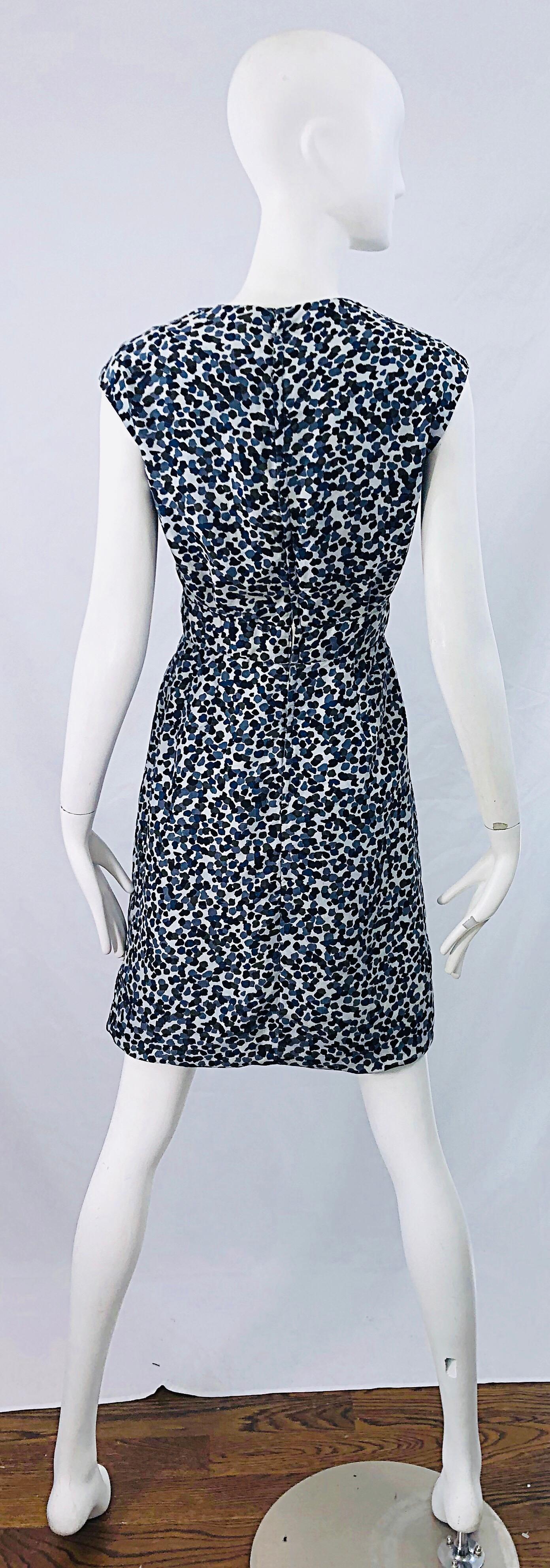 1960s Azul Gris Leopardo Animal Print Vintage 60s Vestido sin mangas de seda Vaina en venta 7