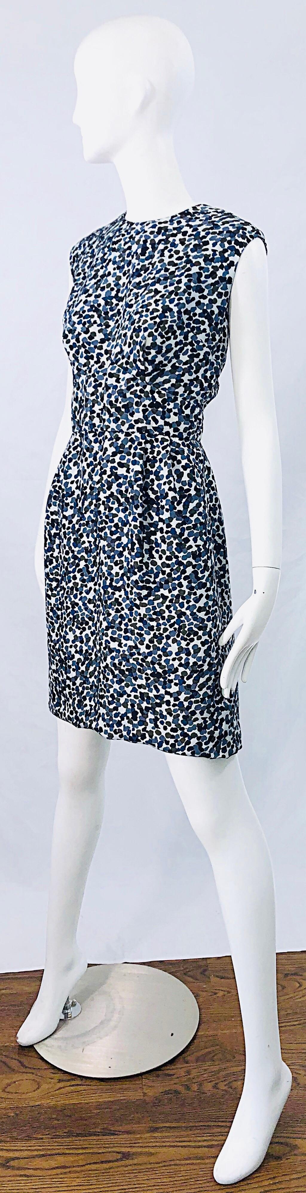 De las mujeres 1960s Azul Gris Leopardo Animal Print Vintage 60s Vestido sin mangas de seda Vaina en venta