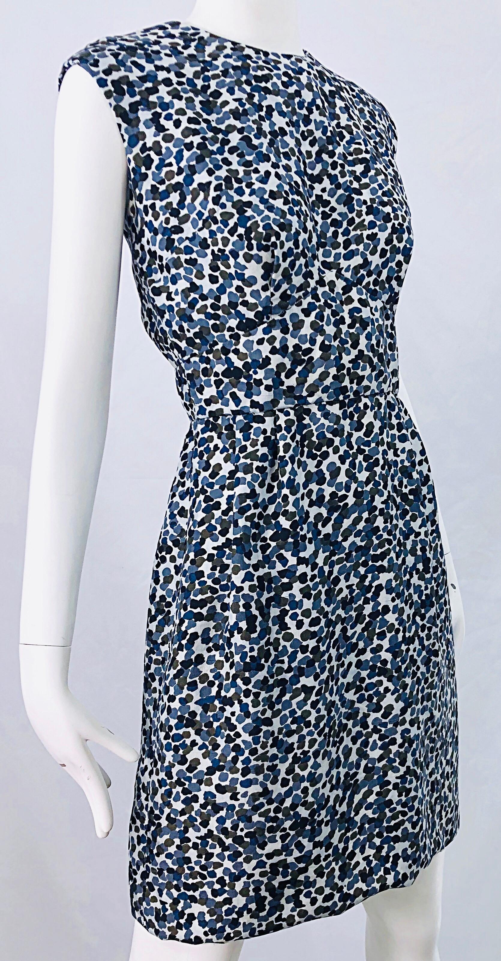 1960s Azul Gris Leopardo Animal Print Vintage 60s Vestido sin mangas de seda Vaina en venta 1