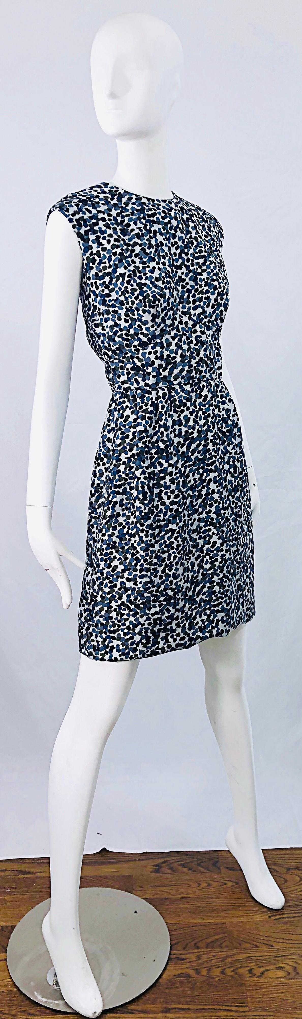 1960s Azul Gris Leopardo Animal Print Vintage 60s Vestido sin mangas de seda Vaina en venta 4