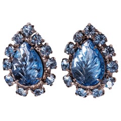 Pendientes de clip de cristal y diamantes con motivo de hojas azules de los años 50