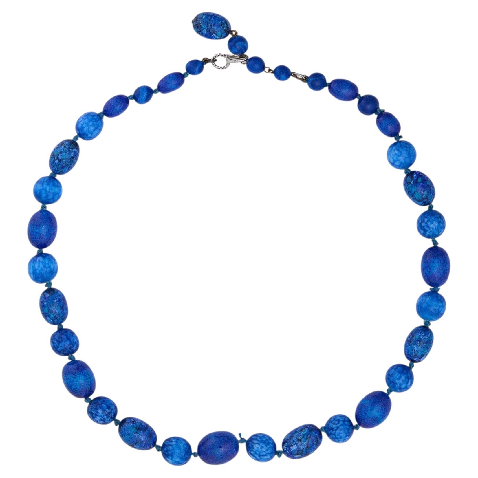 Collana con perline graduate in vetro blu di Pechino degli anni '50