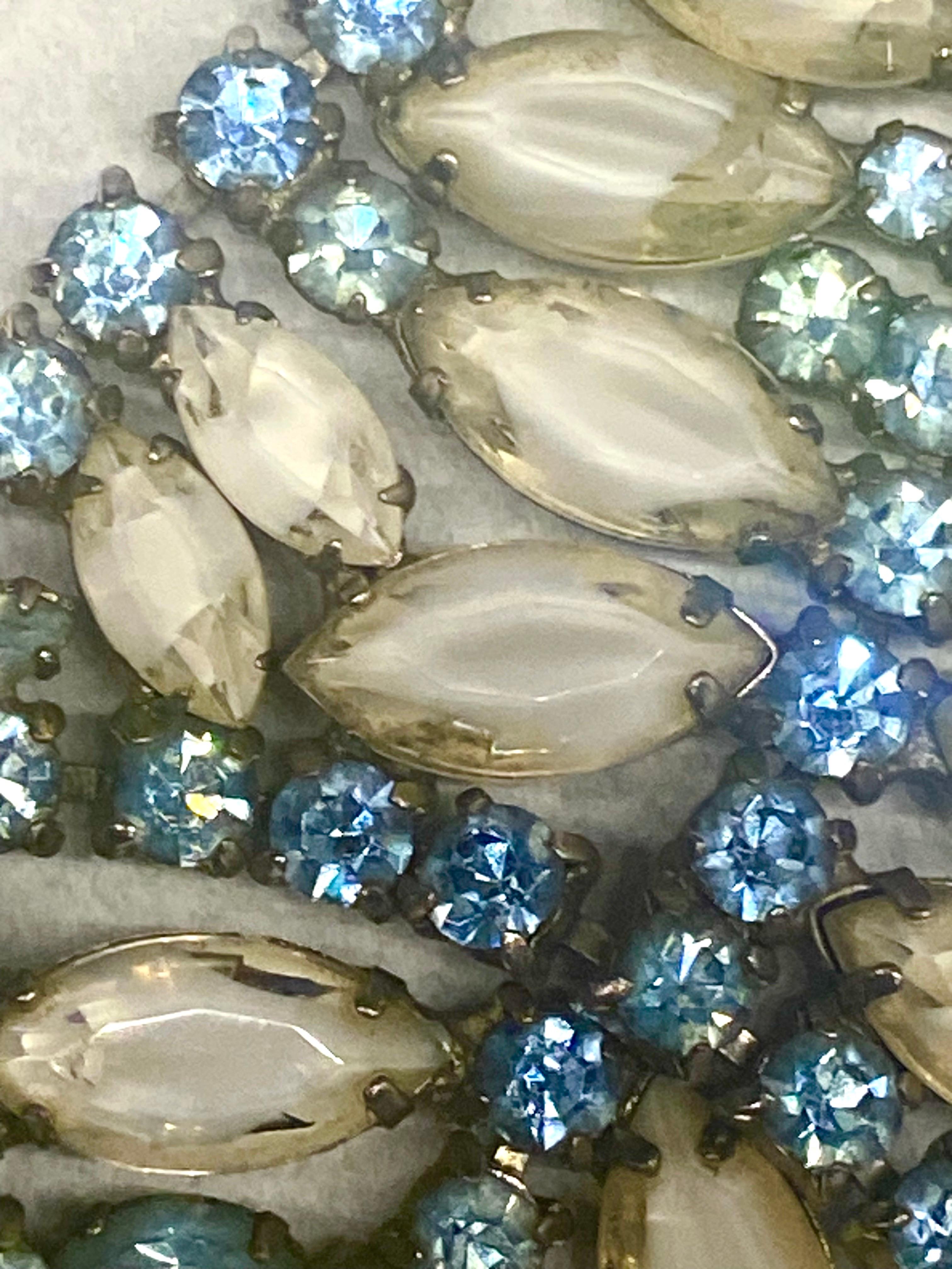 1950s Blue Rhinestone & Clear & White Givre Stone Bib Necklace For Sale 7