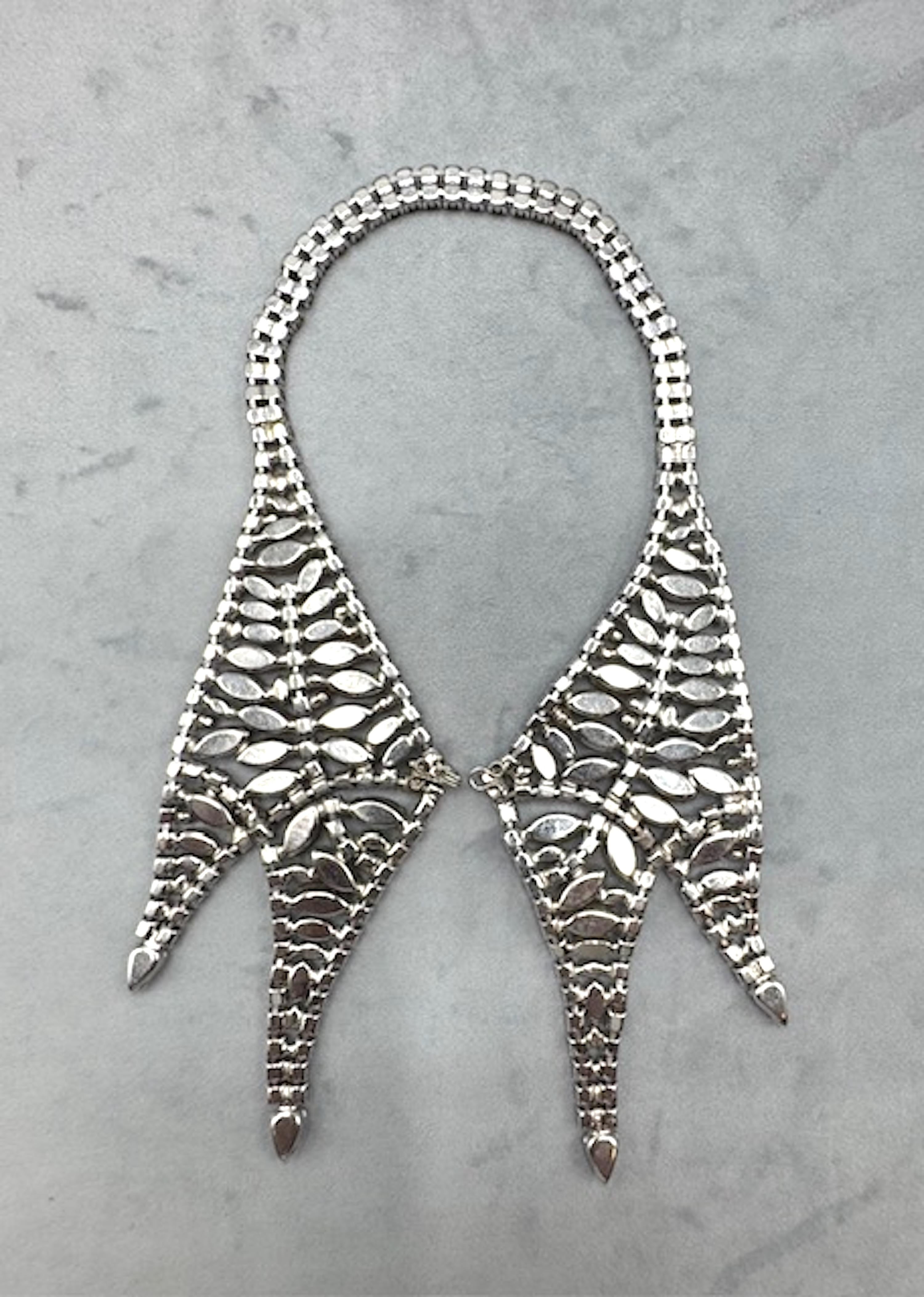 1950s Blue Rhinestone & Clear & White Givre Stone Bib Necklace For Sale 10