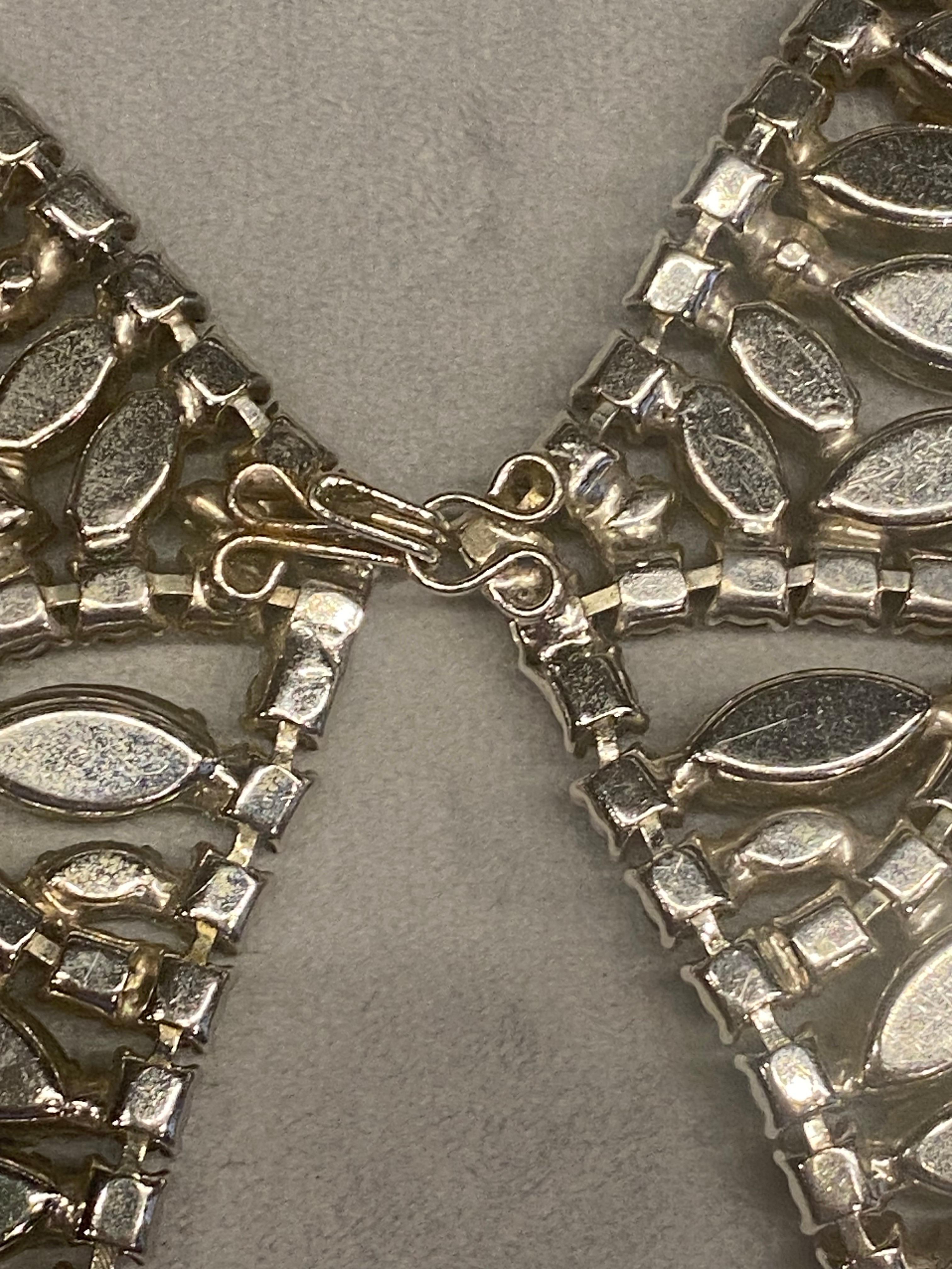 1950s Blue Rhinestone & Clear & White Givre Stone Bib Necklace For Sale 11