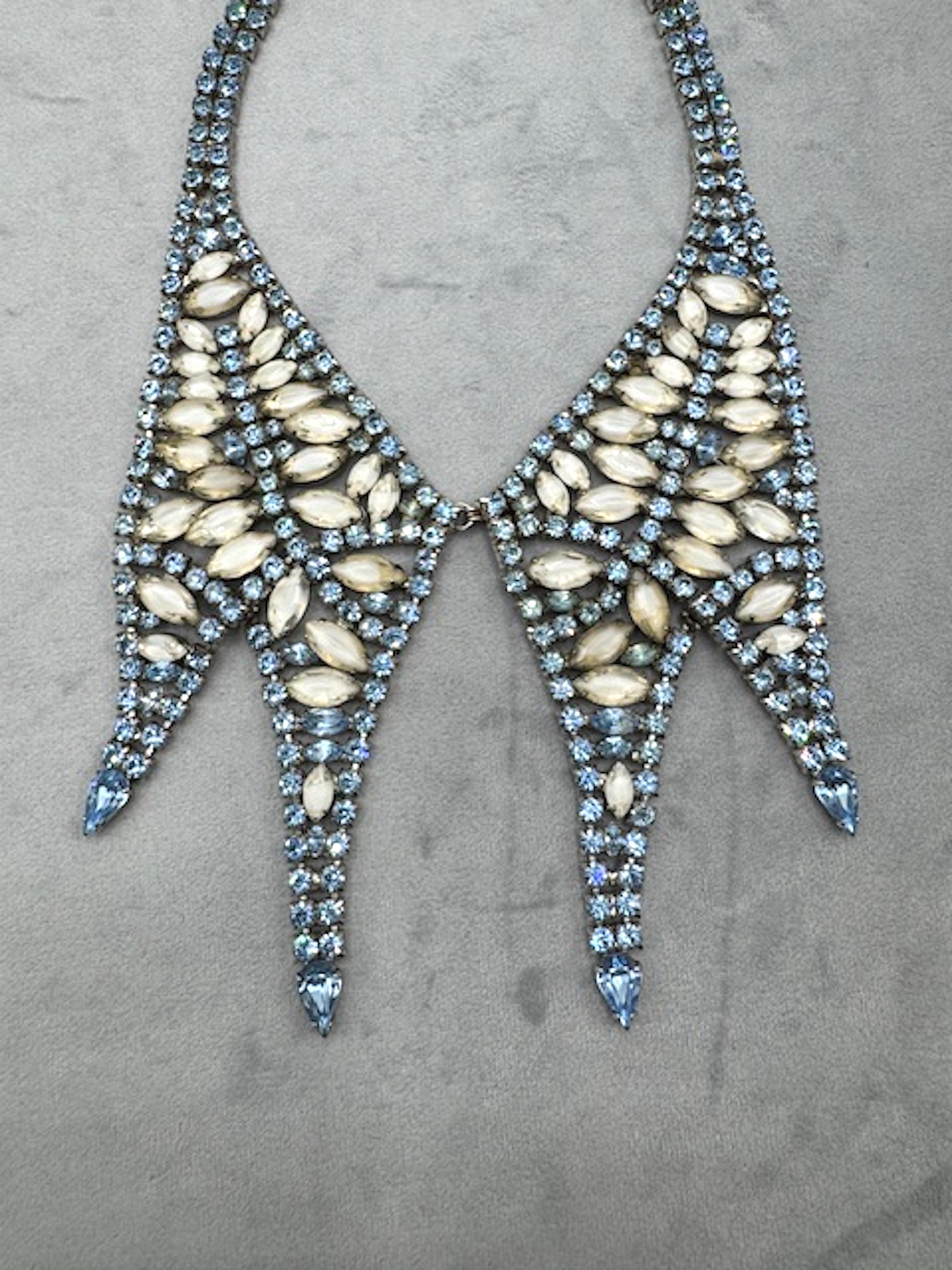 1950s Blue Rhinestone & Clear & White Givre Stone Bib Necklace For Sale 1