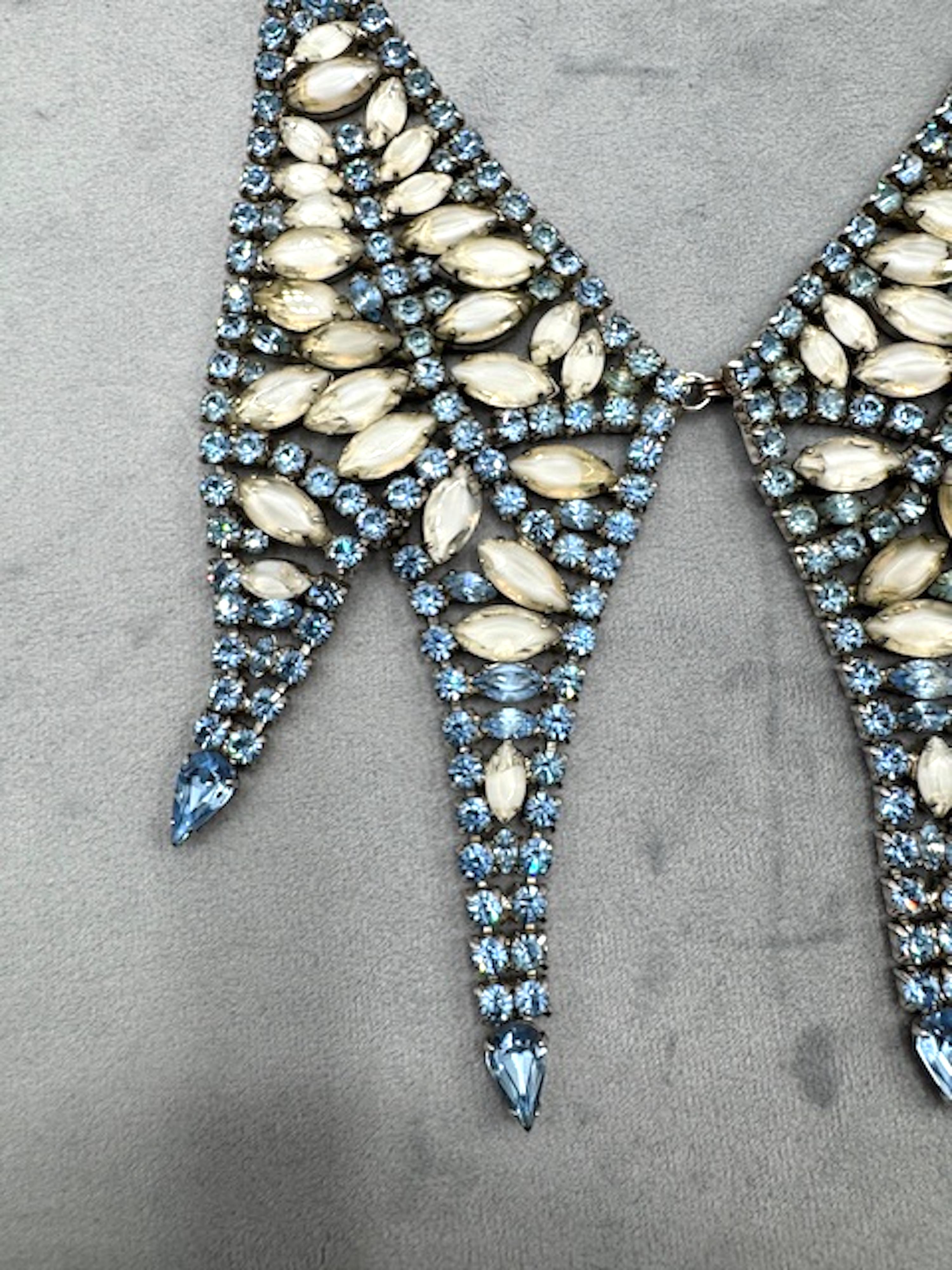 1950s Blue Rhinestone & Clear & White Givre Stone Bib Necklace For Sale 5