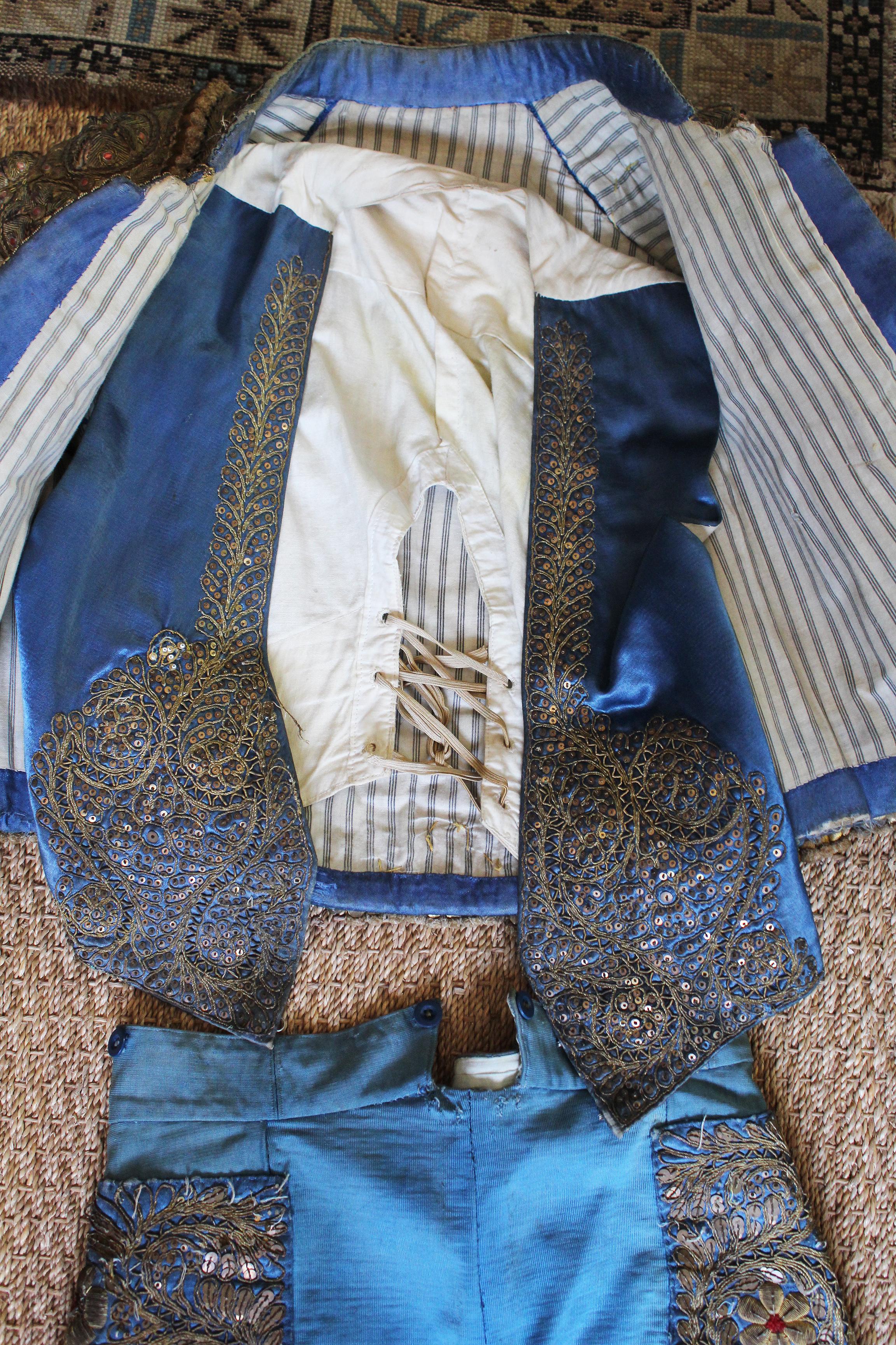 1950s Blue Spanish Bullfighter Traditional Outfit Embroidered in Silver In Fair Condition In Marbella, ES
