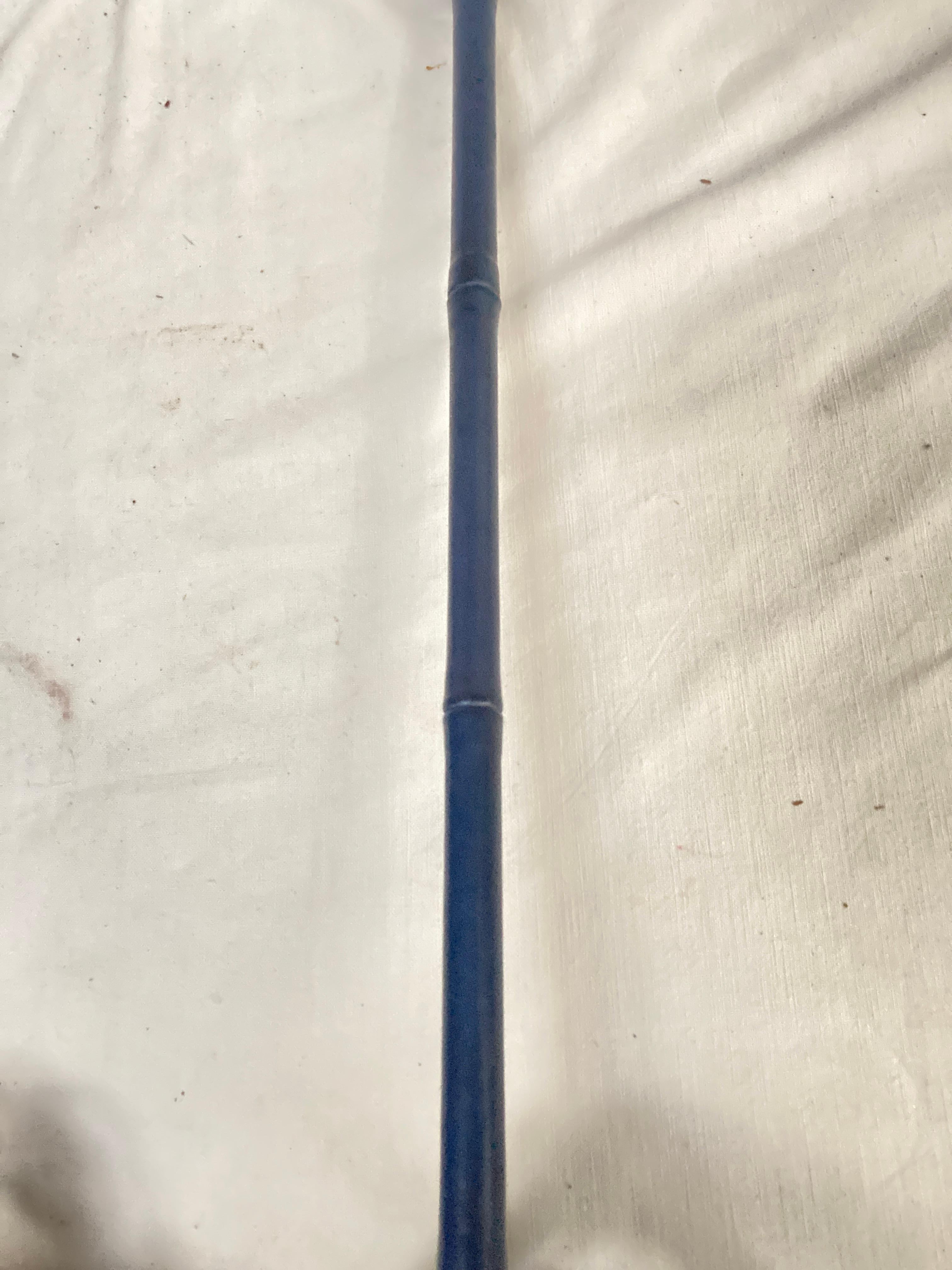 Blaue Tischlampe aus Leder mit Nähten von Jacques Adnet aus den 1950er Jahren im Angebot 2